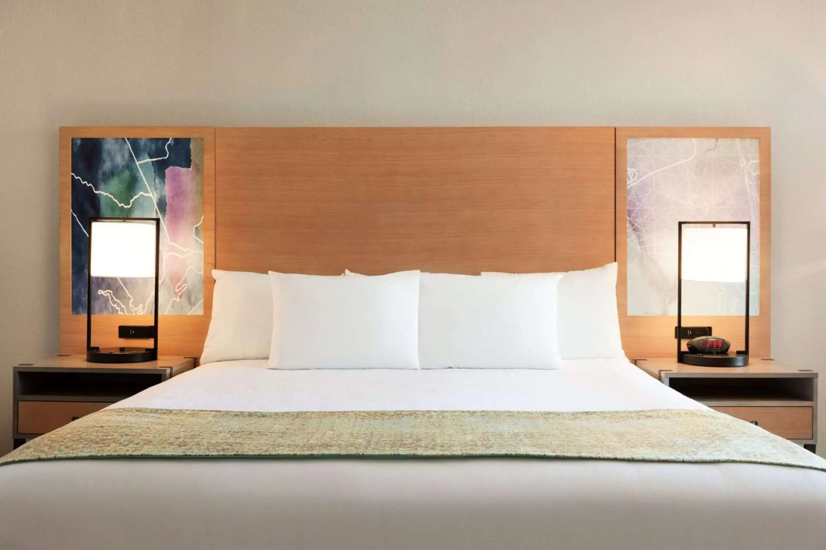 Bedroom, Bed in Surfbreak Oceanfront Hotel, Ascend Hotel Collection