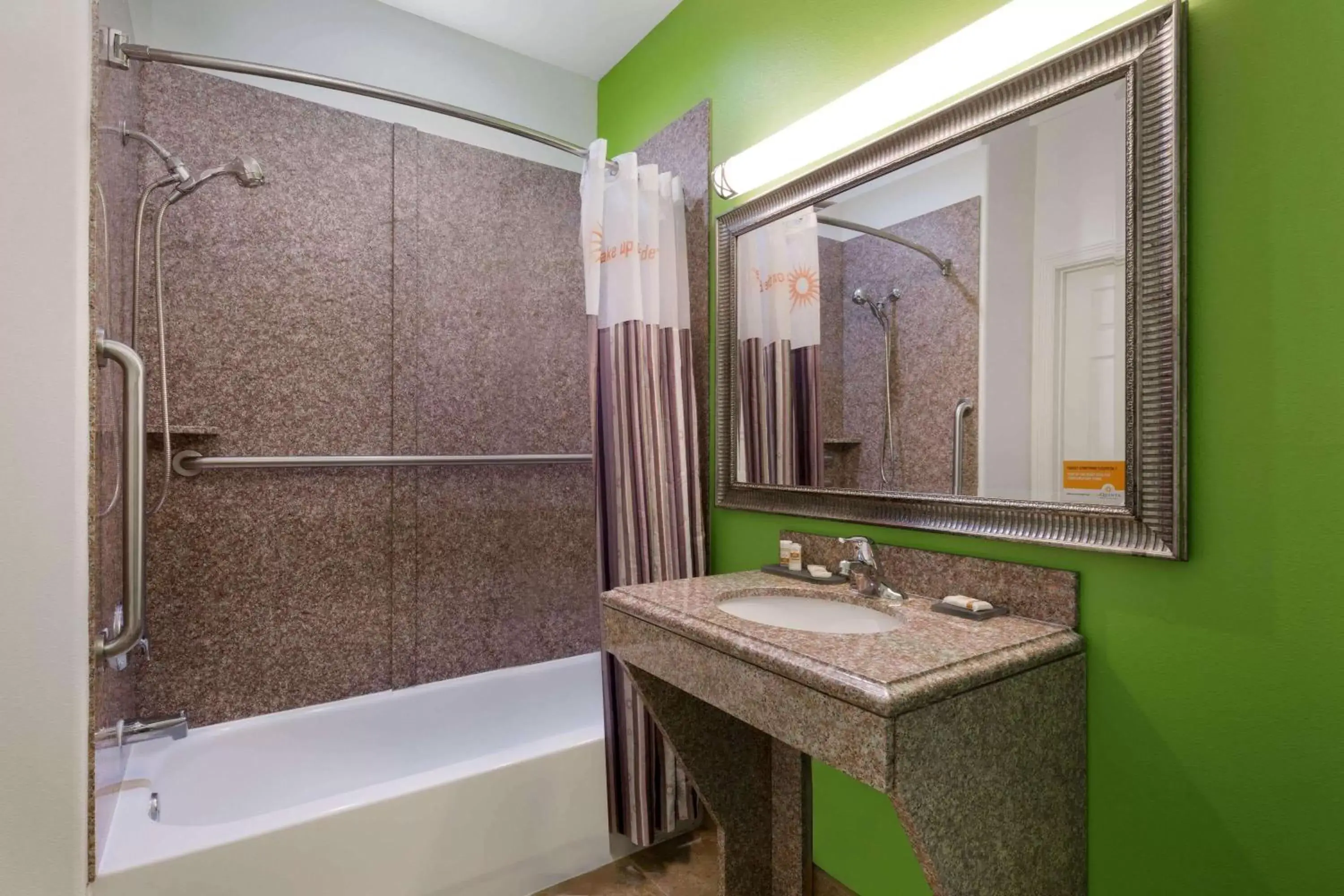 Bathroom in La Quinta Inn Suites by Wyndham Raymondville Harlingen