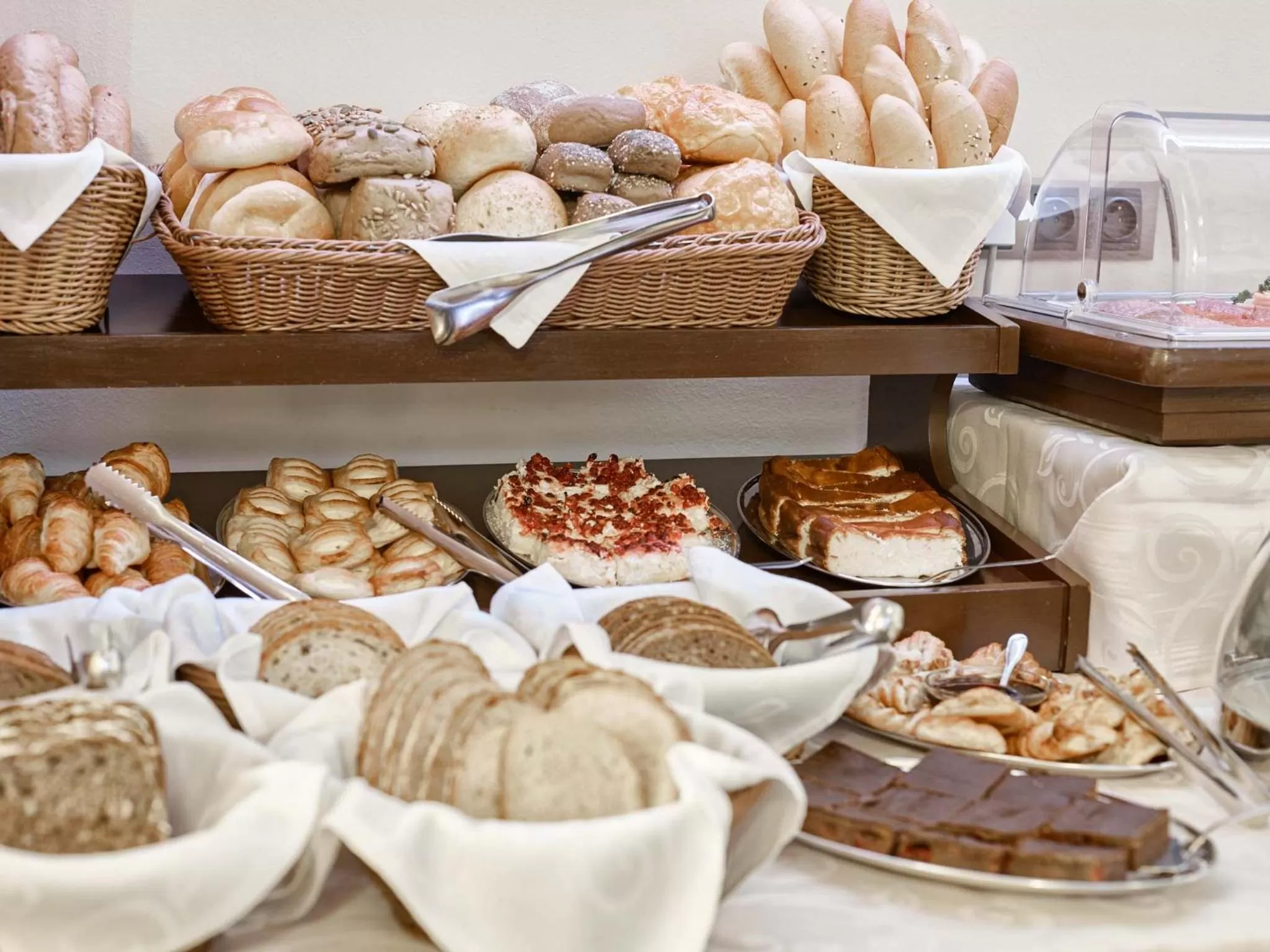 Food and drinks in Hotel Romance