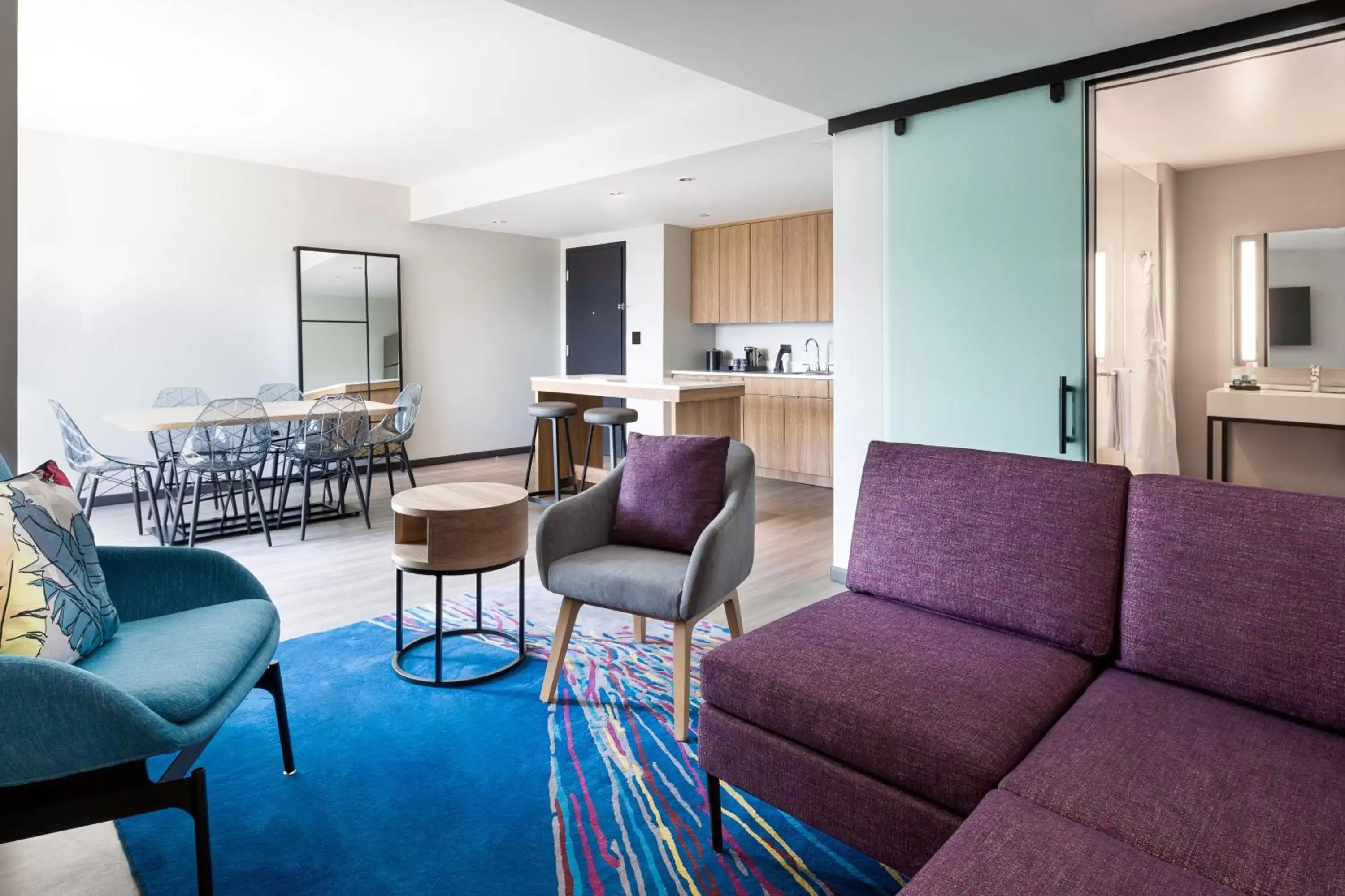 Living room, Seating Area in Aloft San Juan