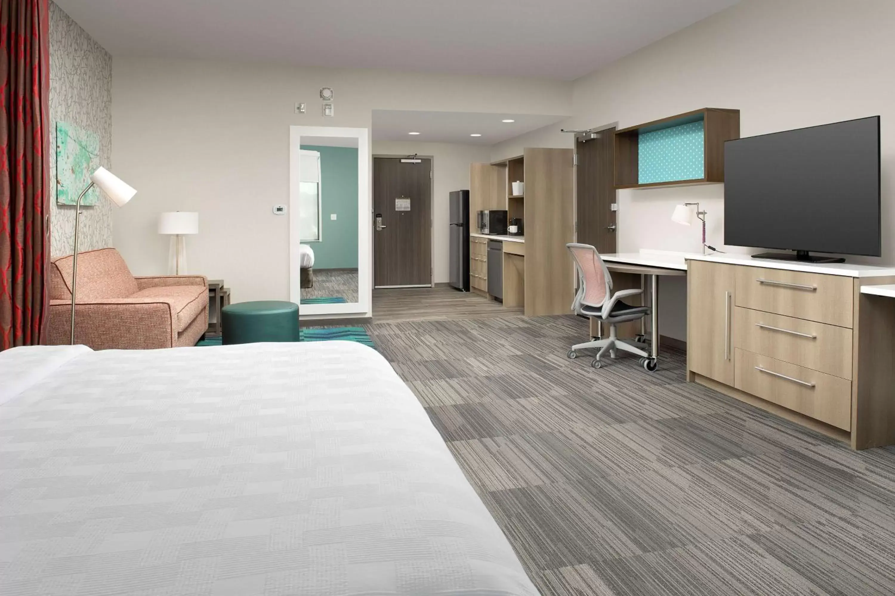 Bedroom, TV/Entertainment Center in Home2 Suites By Hilton Columbus Polaris