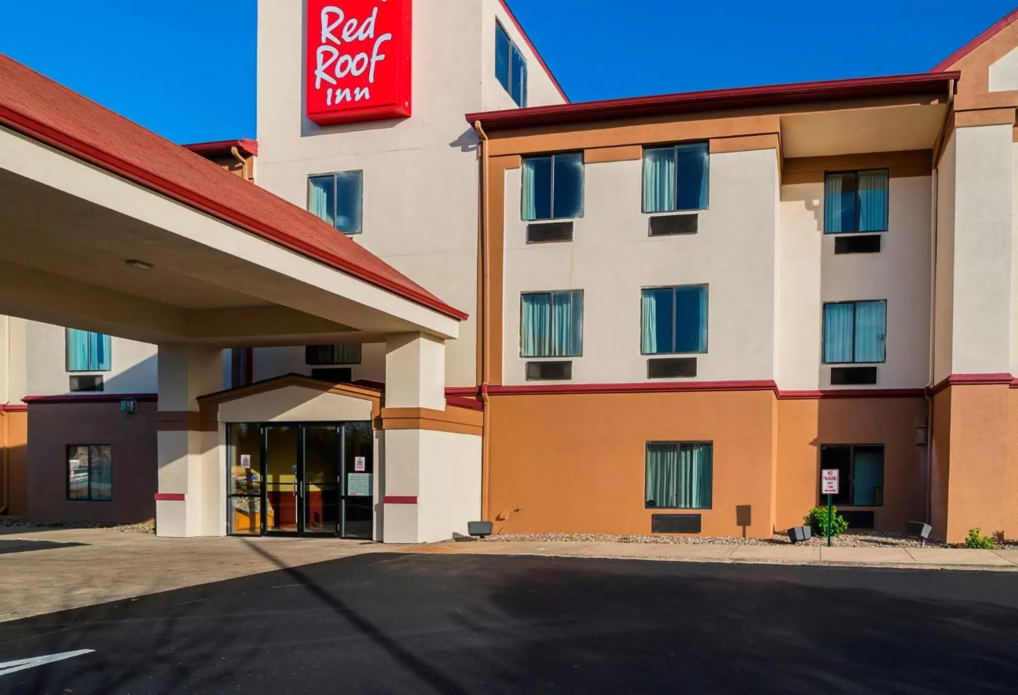 Property Building in Red Roof Inn South Bend - Mishawaka