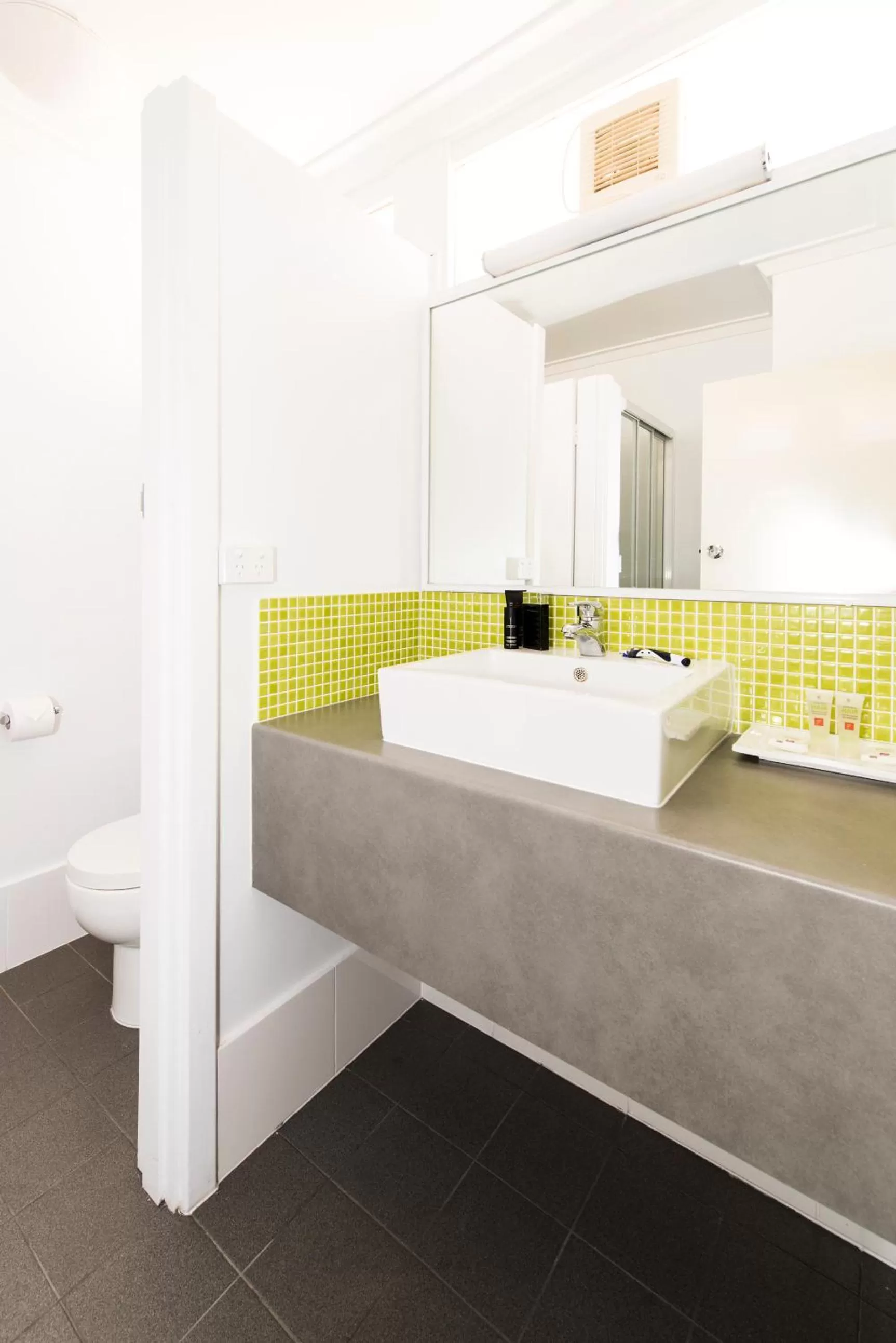 Bathroom in ibis Styles Geraldton