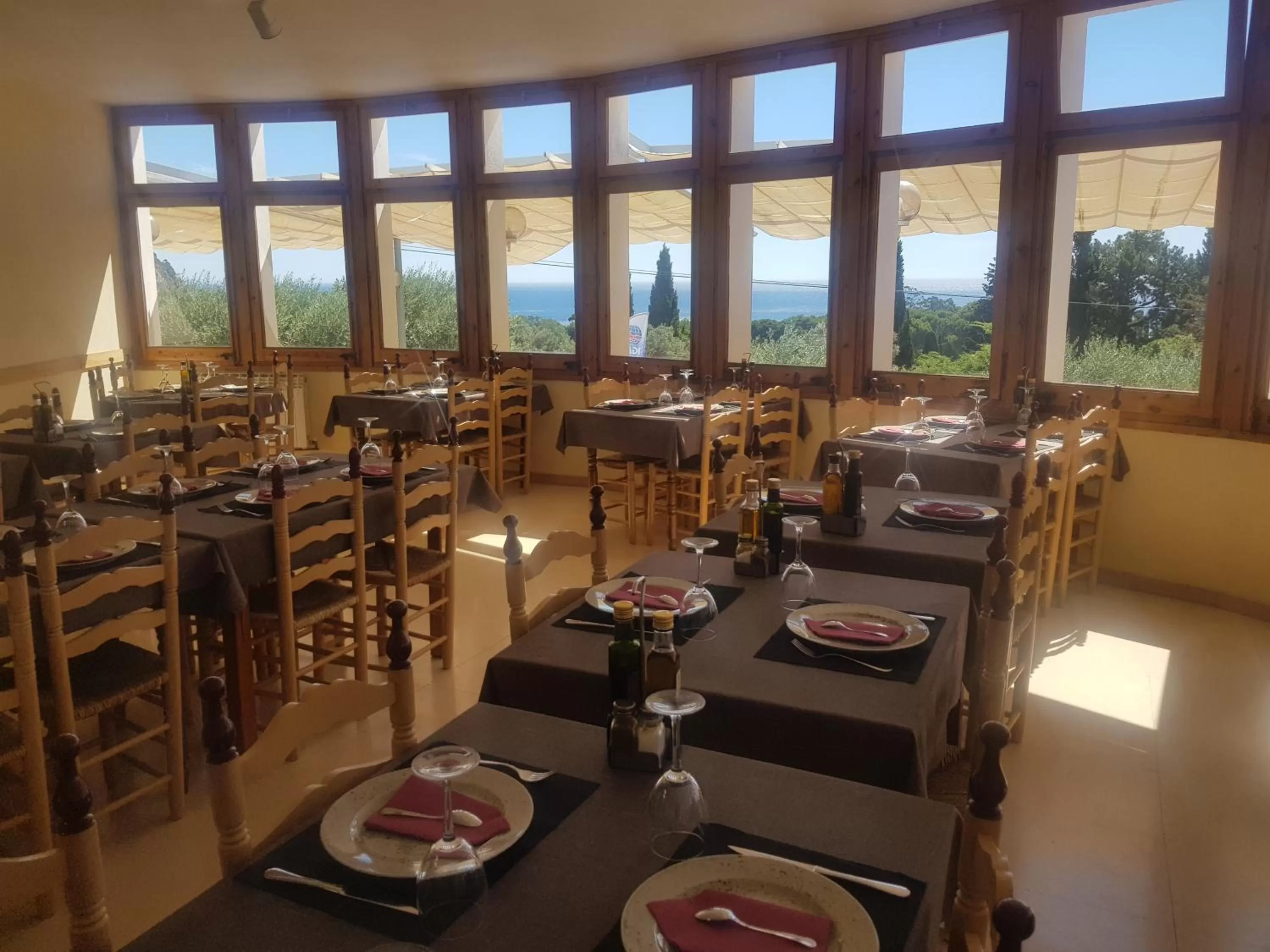 Restaurant/Places to Eat in Hostal Ondina