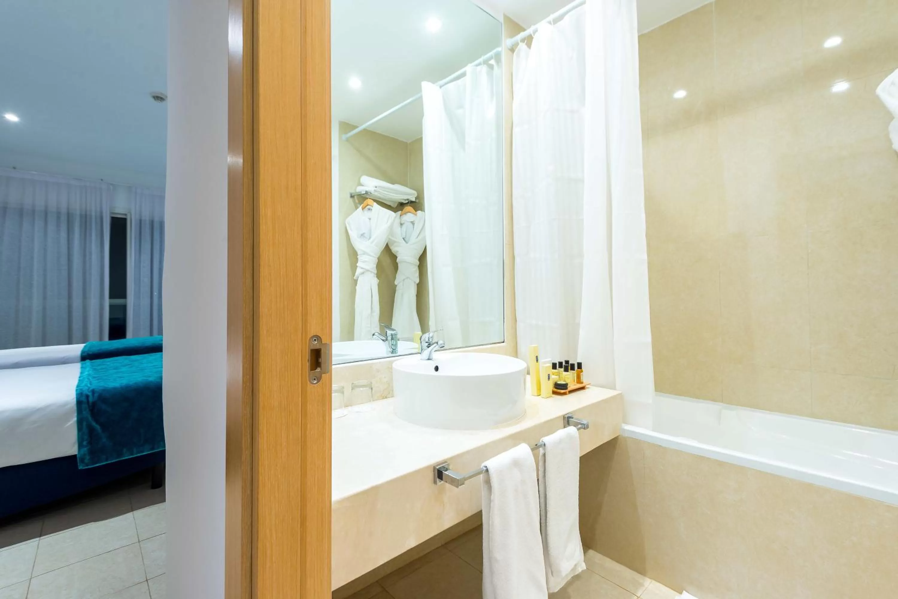 Bathroom, Bed in Hotel Farah Tanger