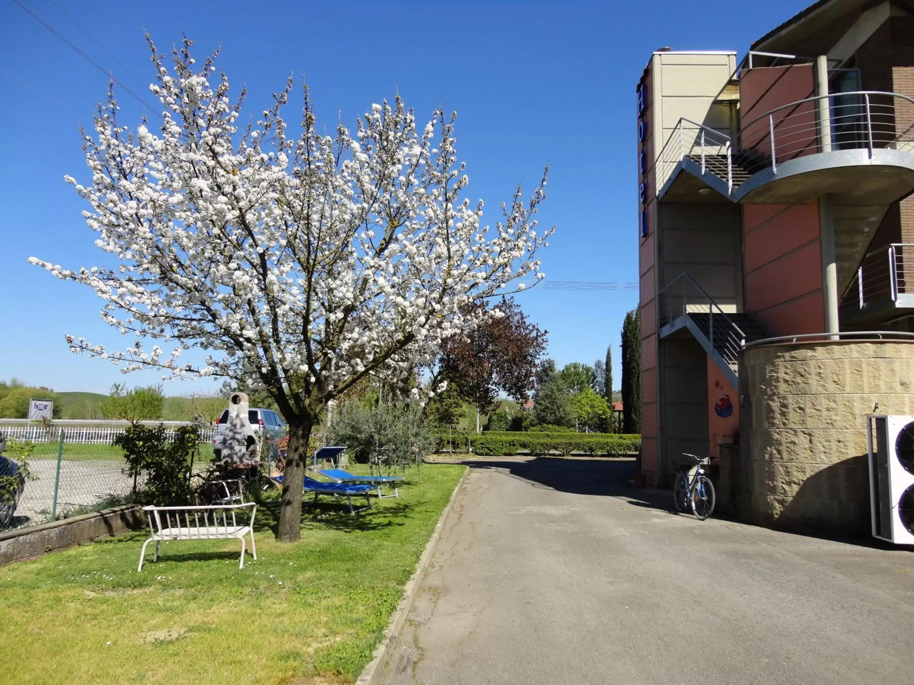 Facade/entrance, Property Building in 1000 Miglia