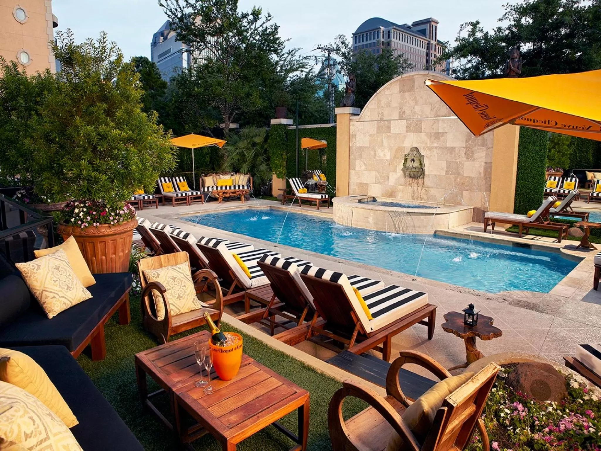 Swimming pool in Hotel ZaZa Dallas