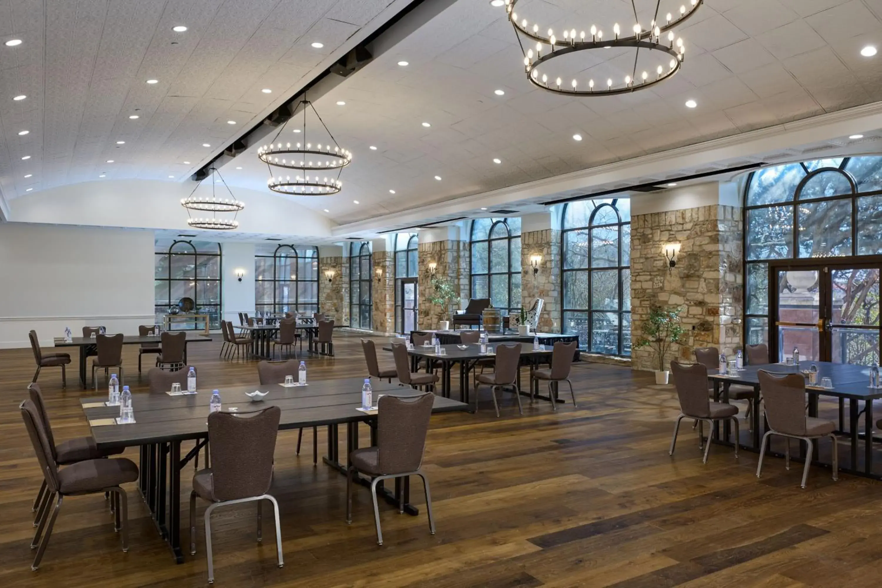 Meeting/conference room, Restaurant/Places to Eat in Renaissance Austin Hotel