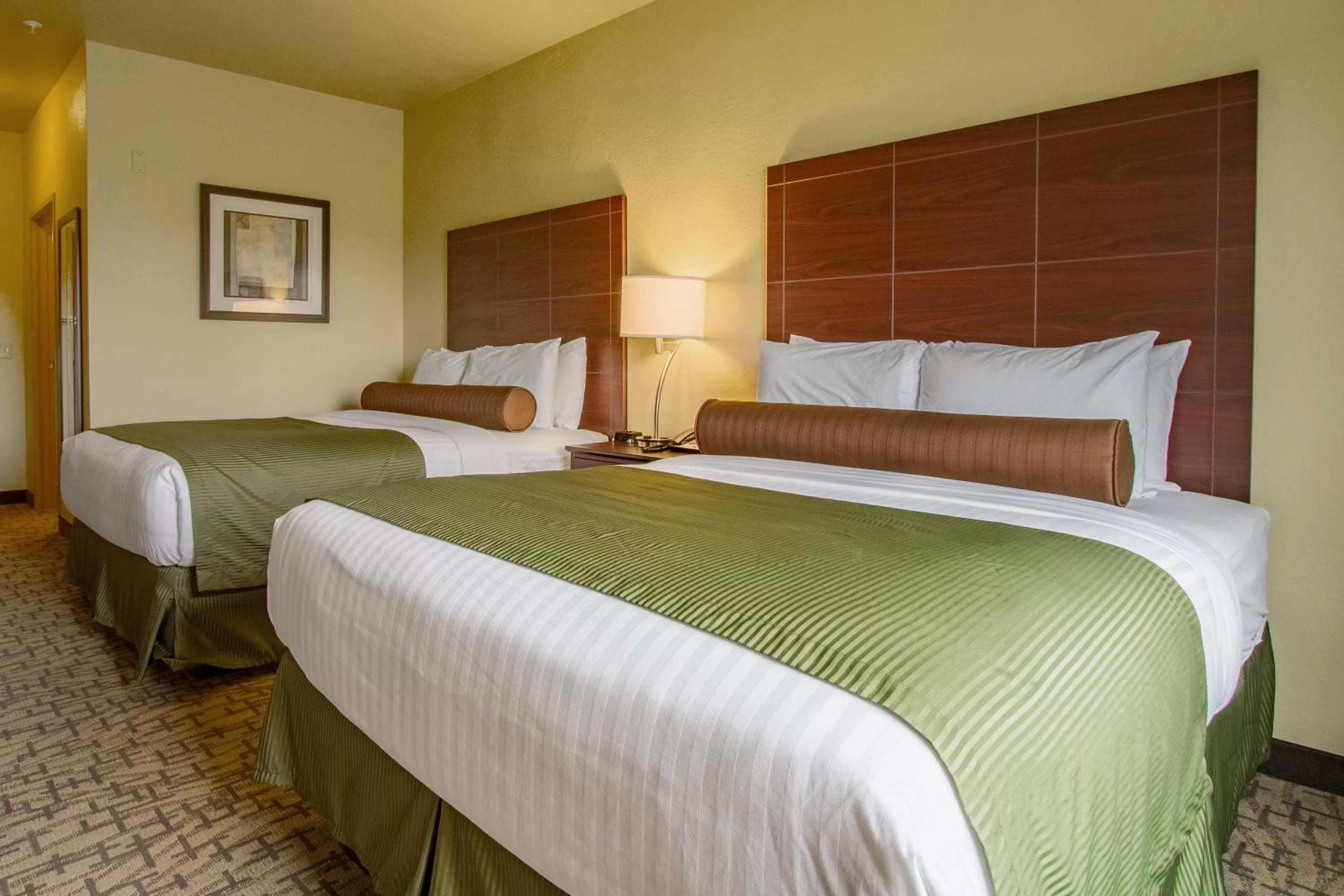 Bed in Cobblestone Inn & Suites - Soda Springs