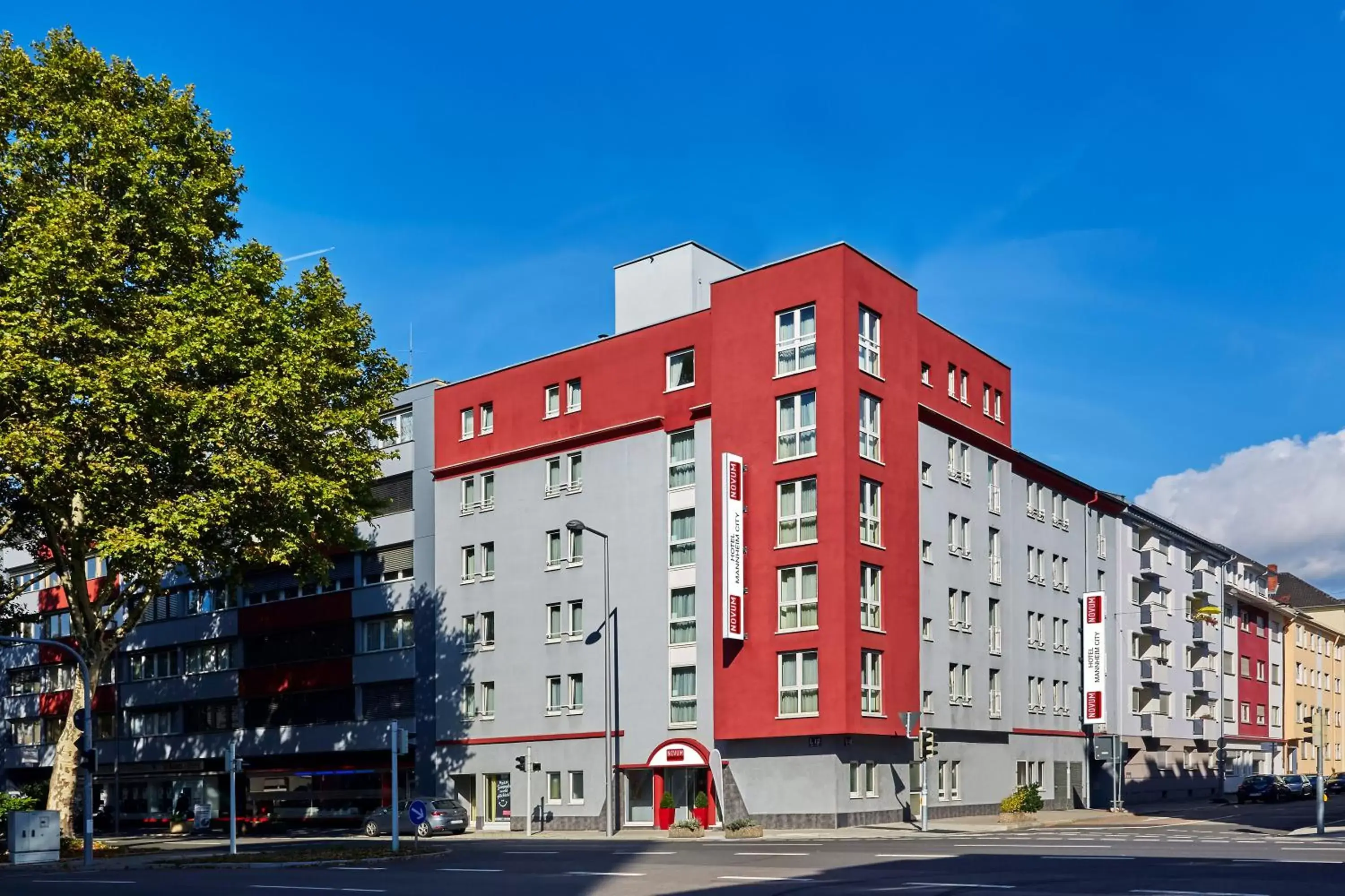 Facade/entrance, Property Building in Novum Hotel Mannheim City