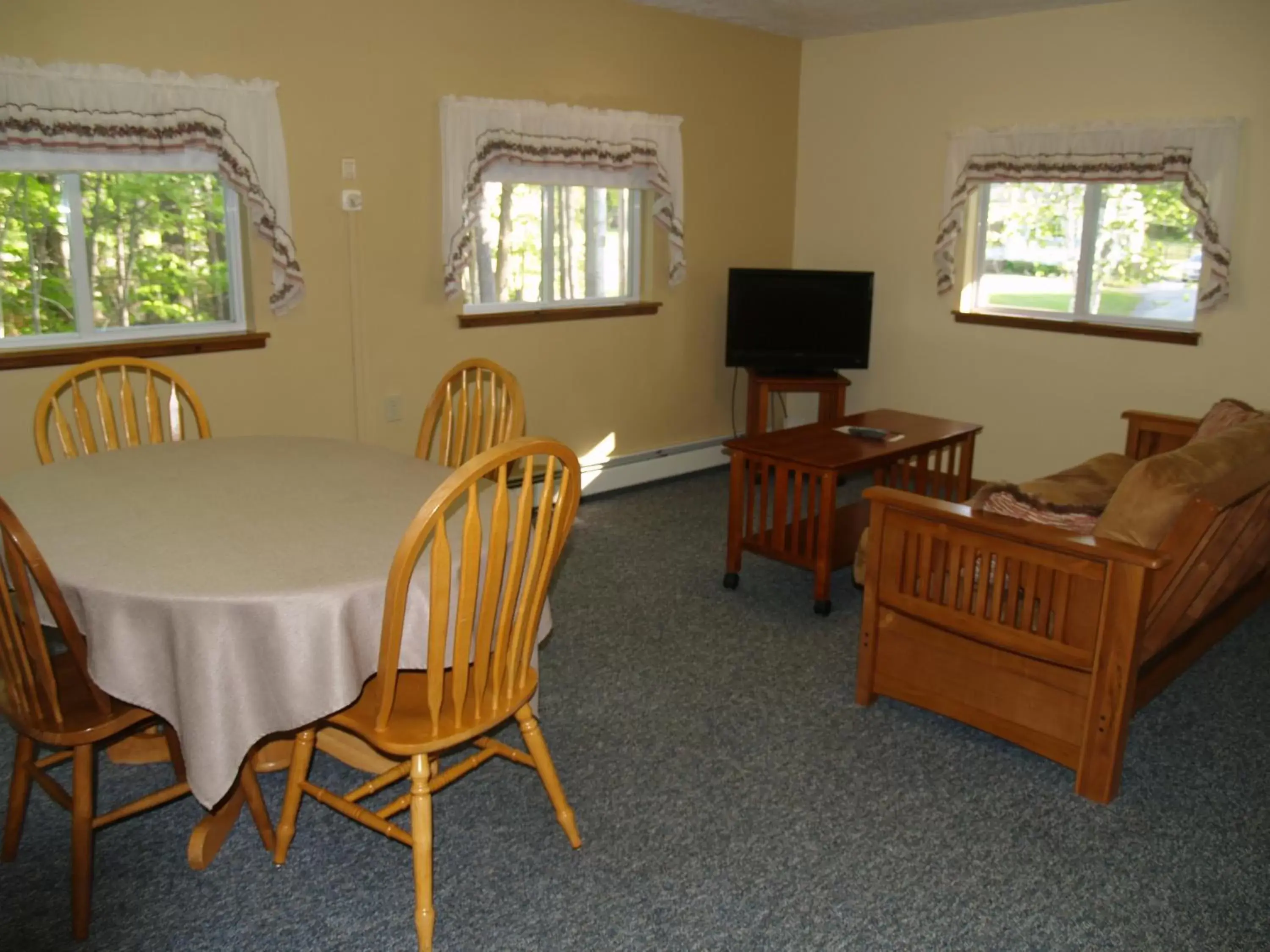 Dining Area in Wilson Lake Inn