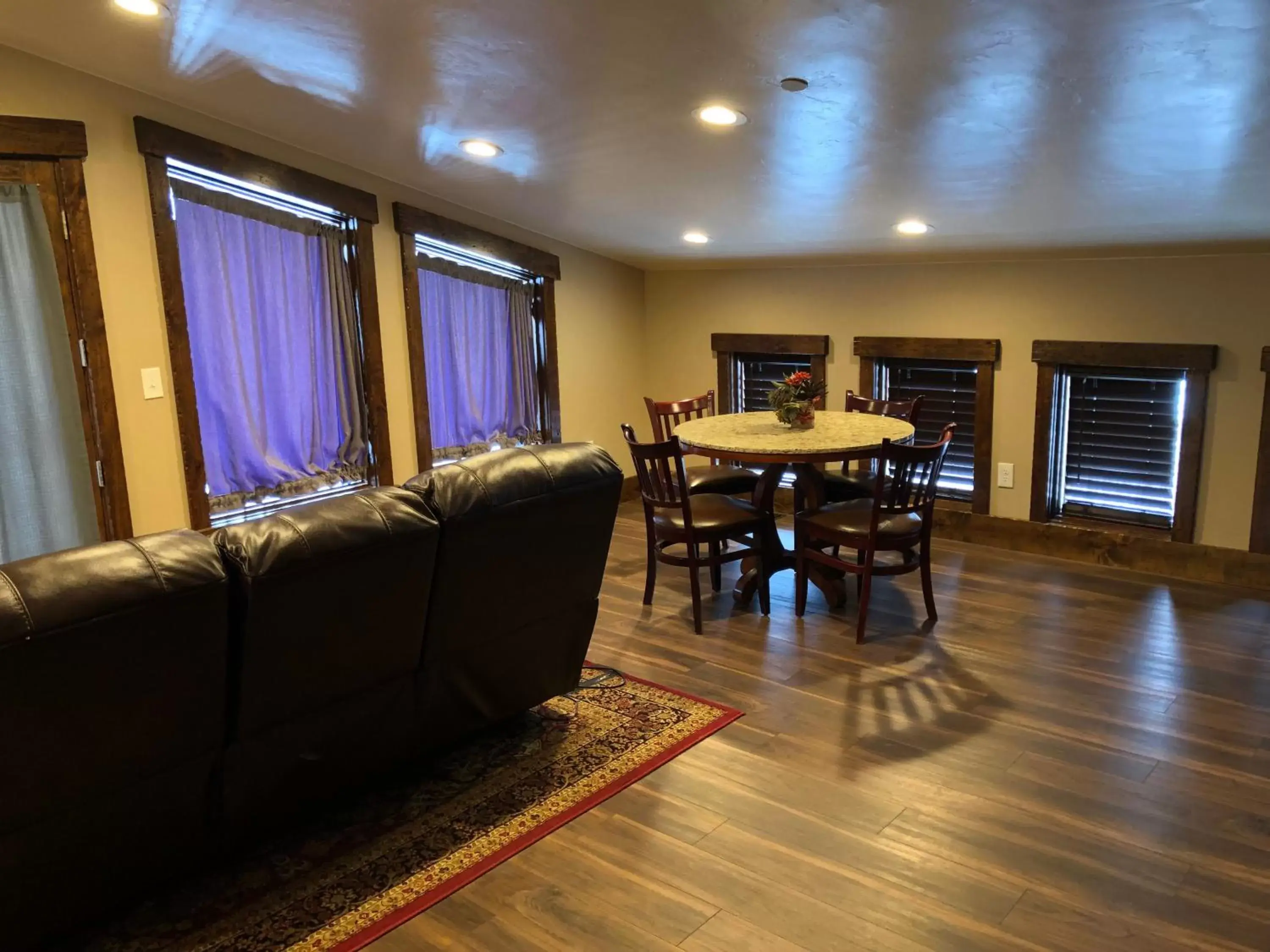 Seating area in Zion Cliff Lodge