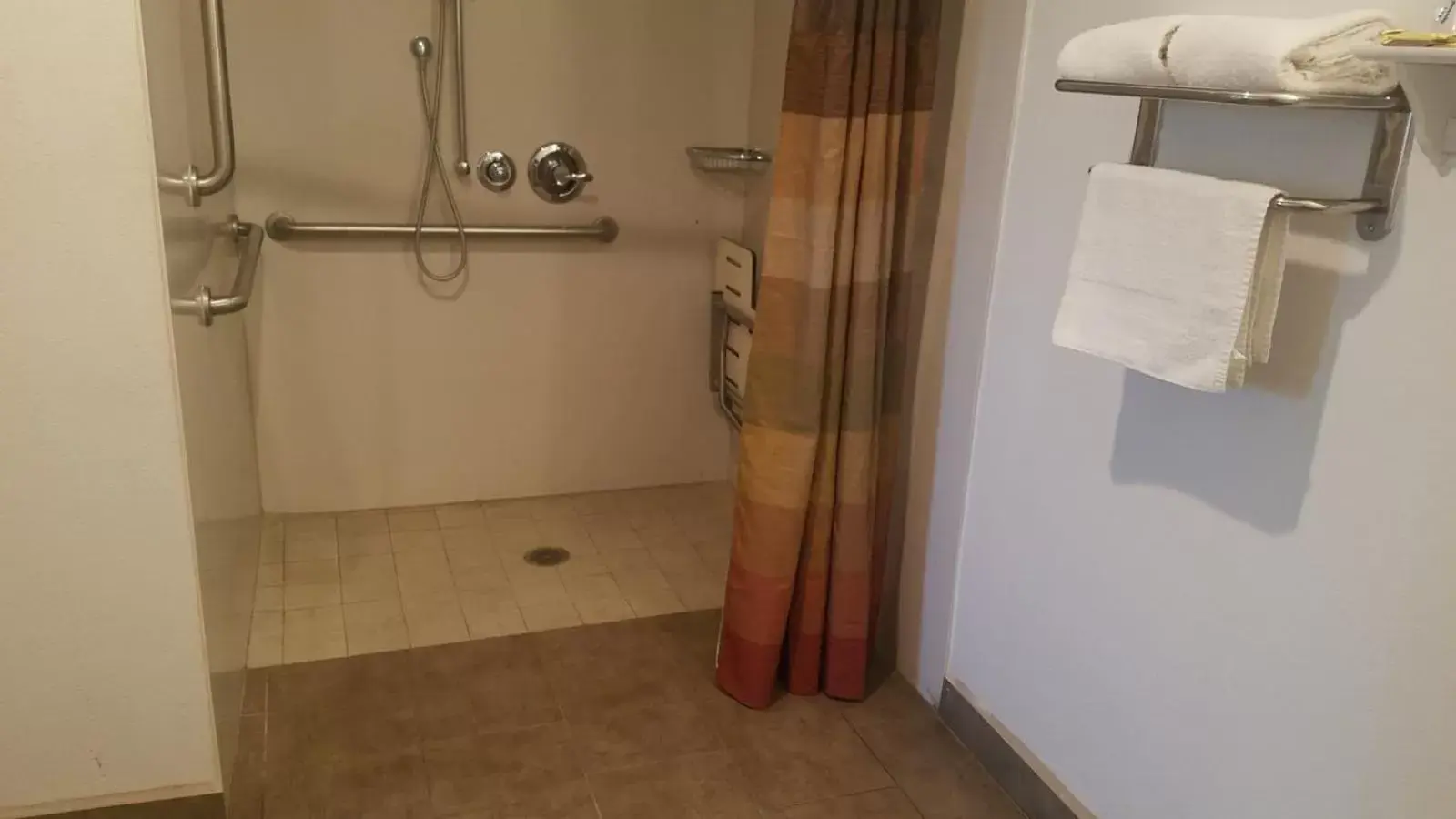 Shower, Bathroom in Epic Hotel