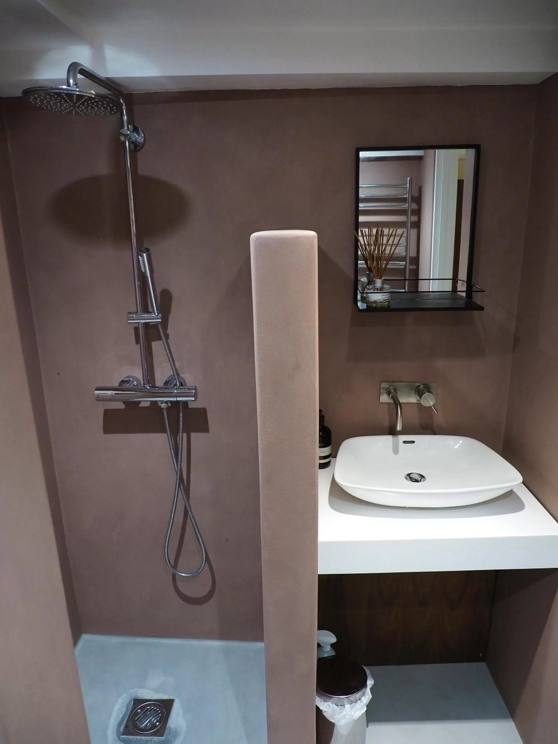 Bathroom in Montys Accommodation
