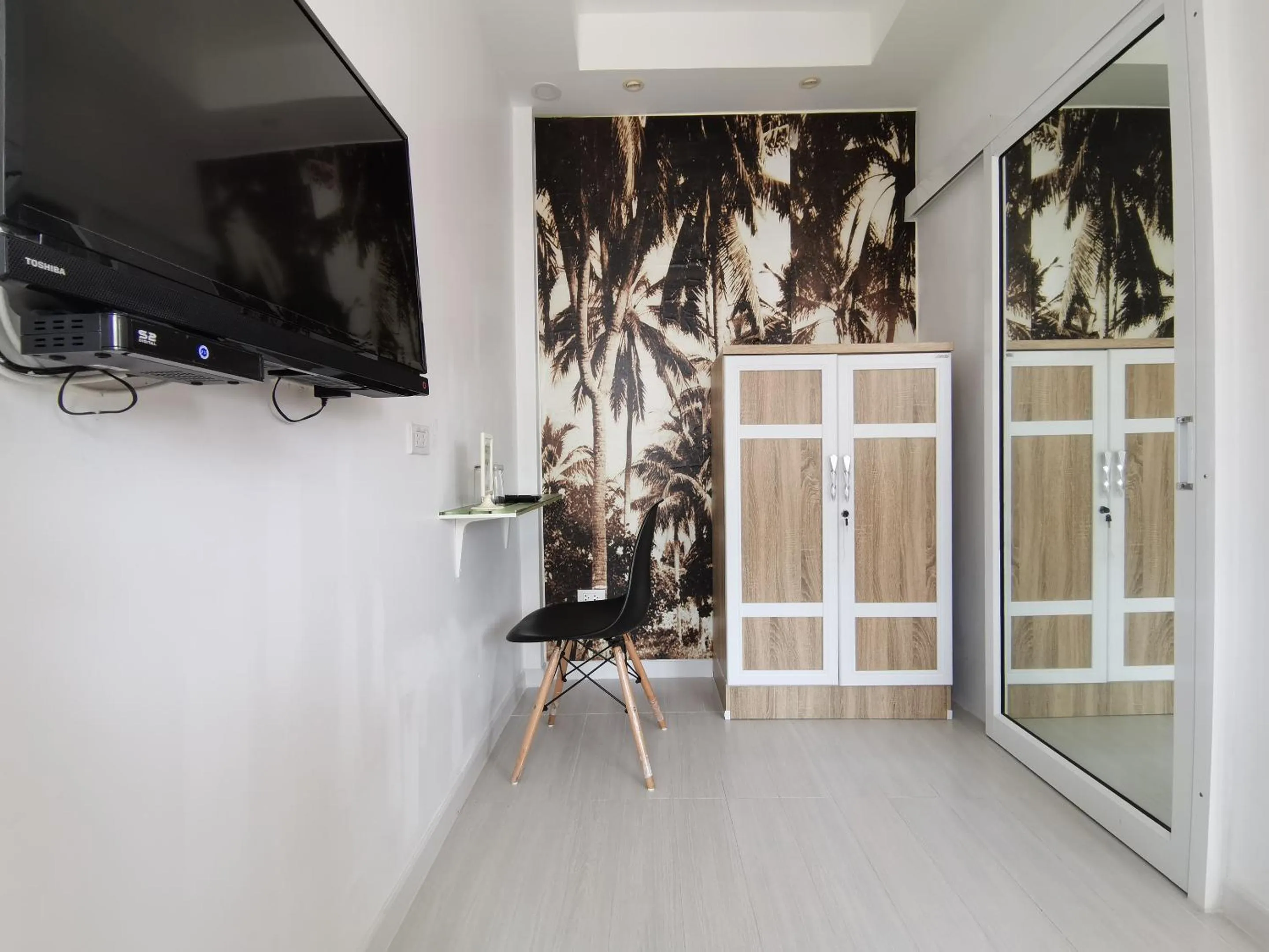 TV and multimedia in 1715 House - White Rhino