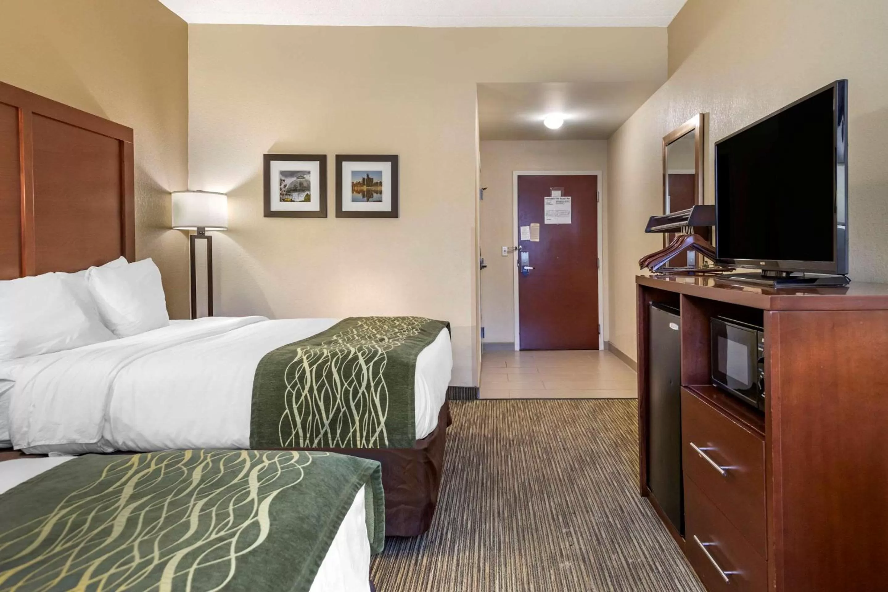 Photo of the whole room in Comfort Inn Warren - Detroit North