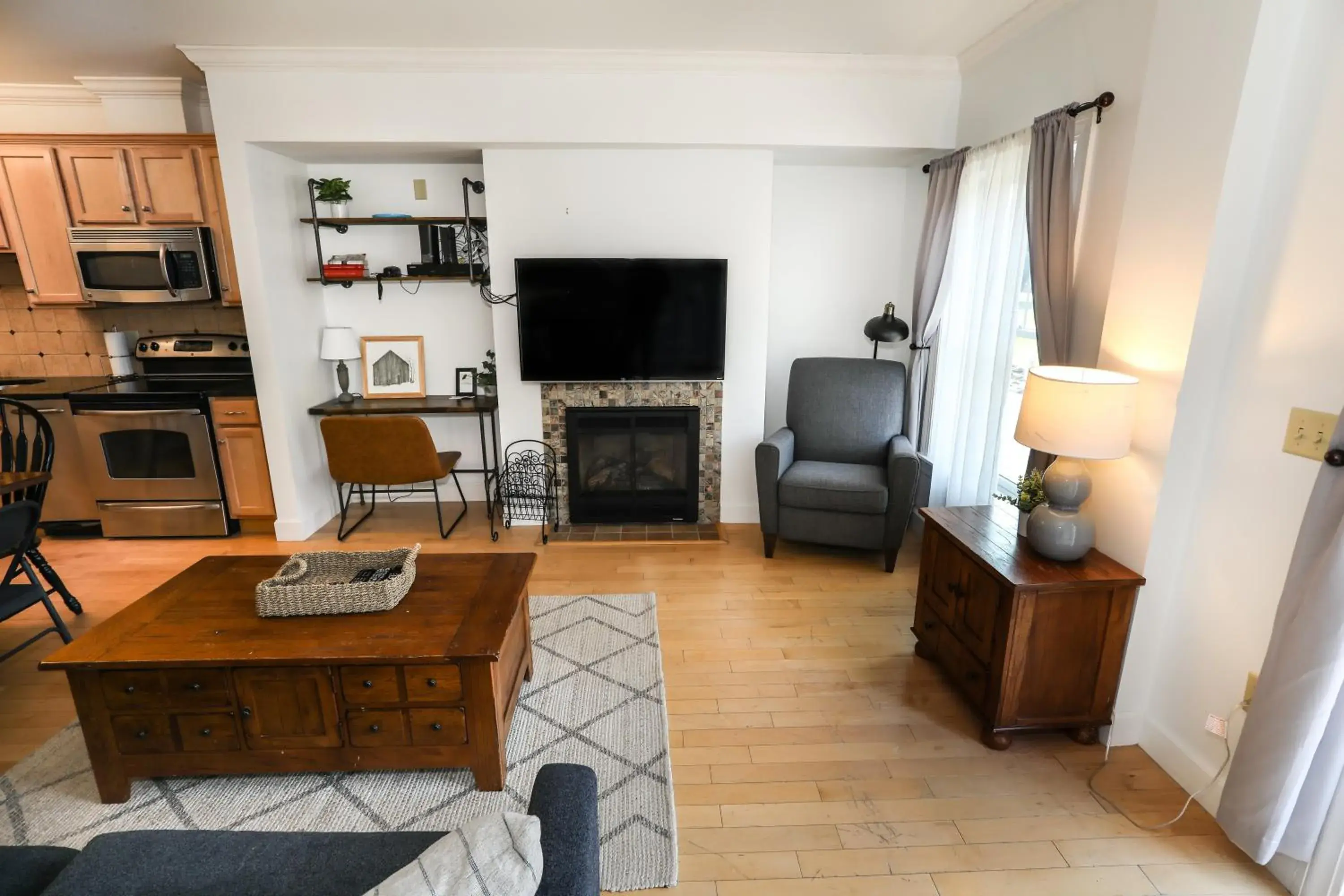 Living room, Seating Area in Kaatskill Mountain Club and Condos by Hunter Mountain