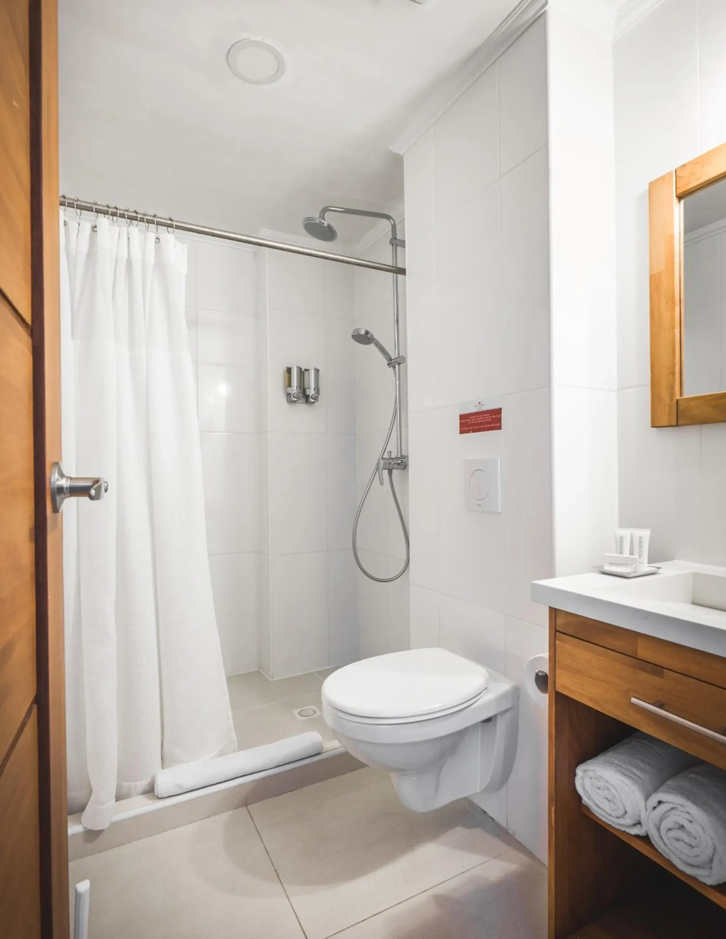 Bathroom in City Suites & Beach Hotel