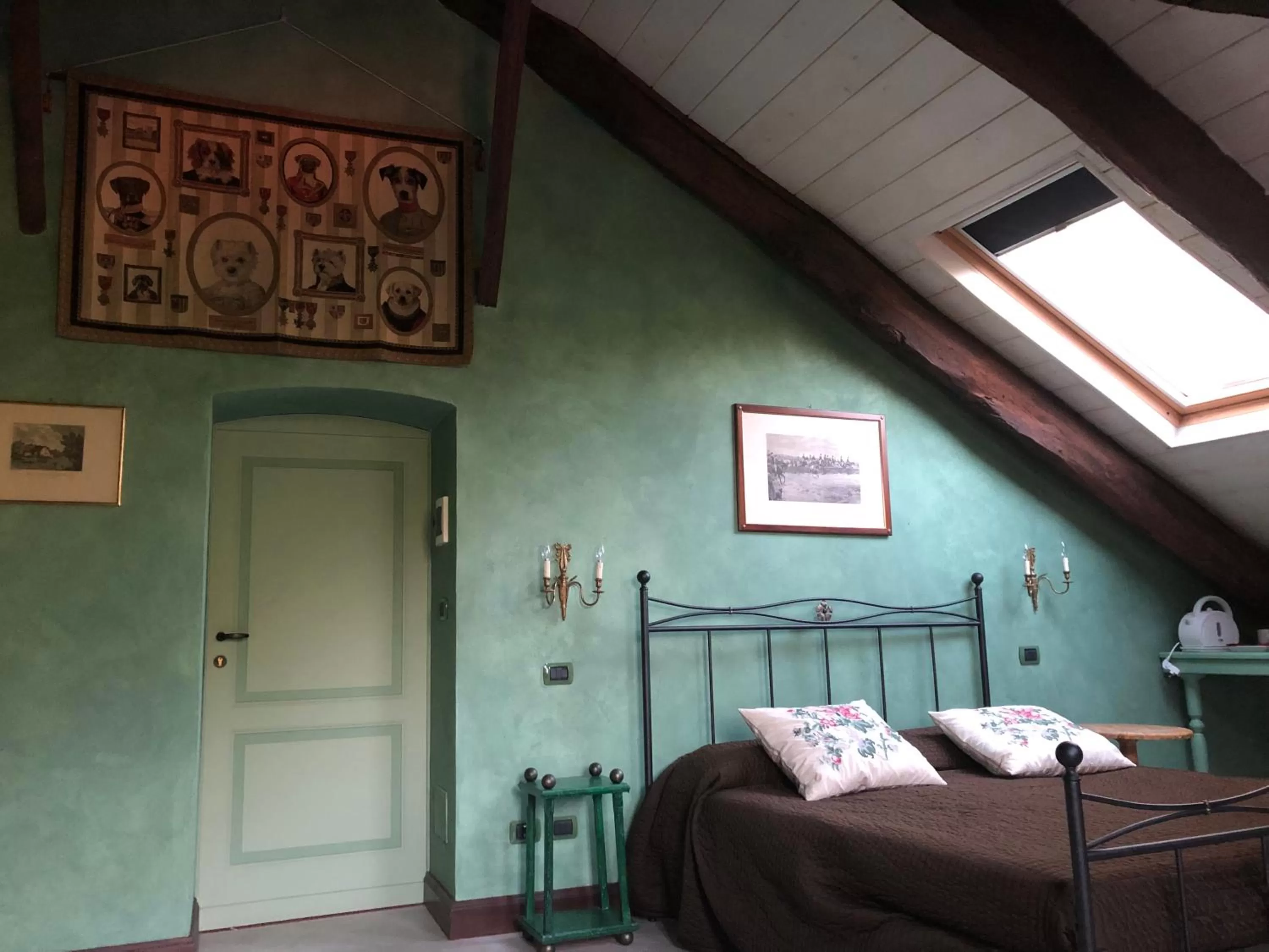 Photo of the whole room, Bed in Bed&Box