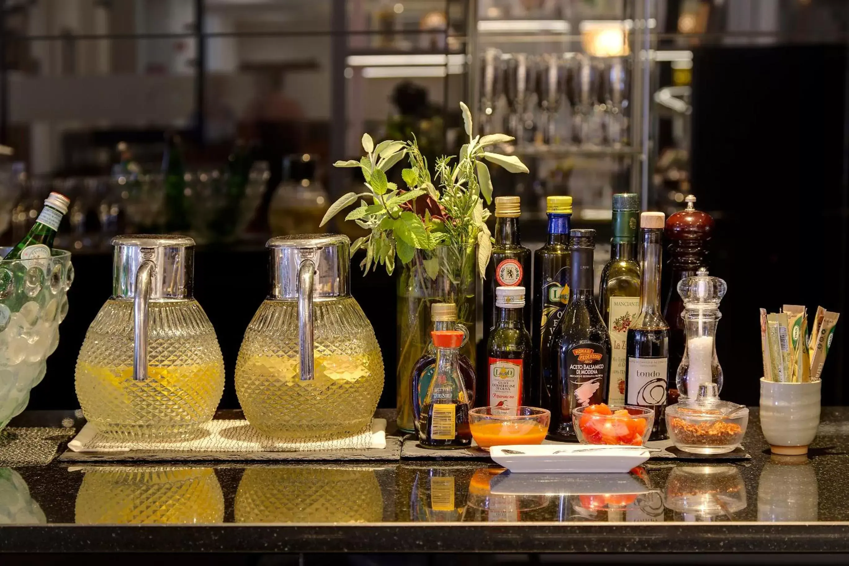 Restaurant/places to eat, Drinks in Meliá Milano
