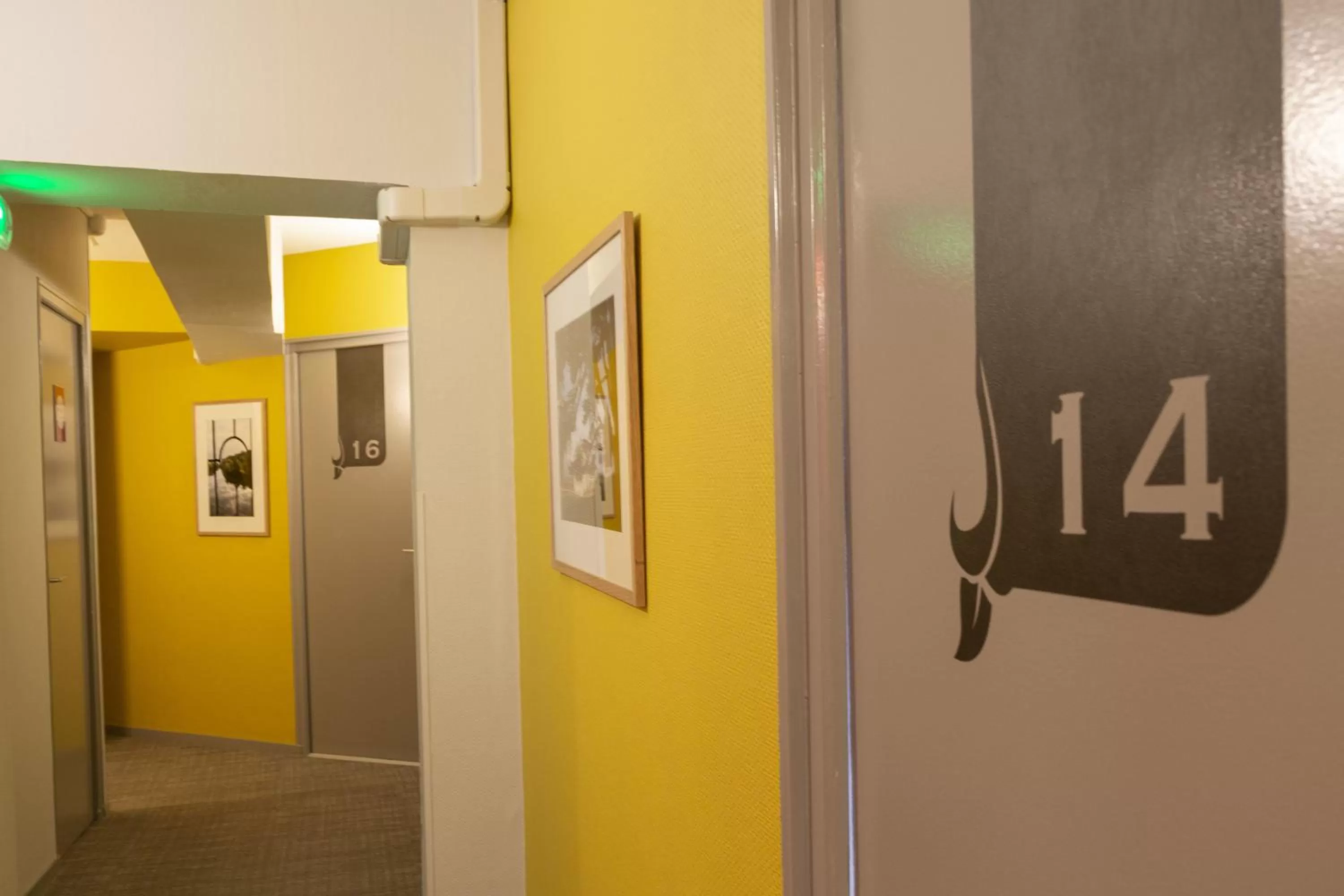 Lobby or reception in Logis Hôtel Chaptal, Amboise