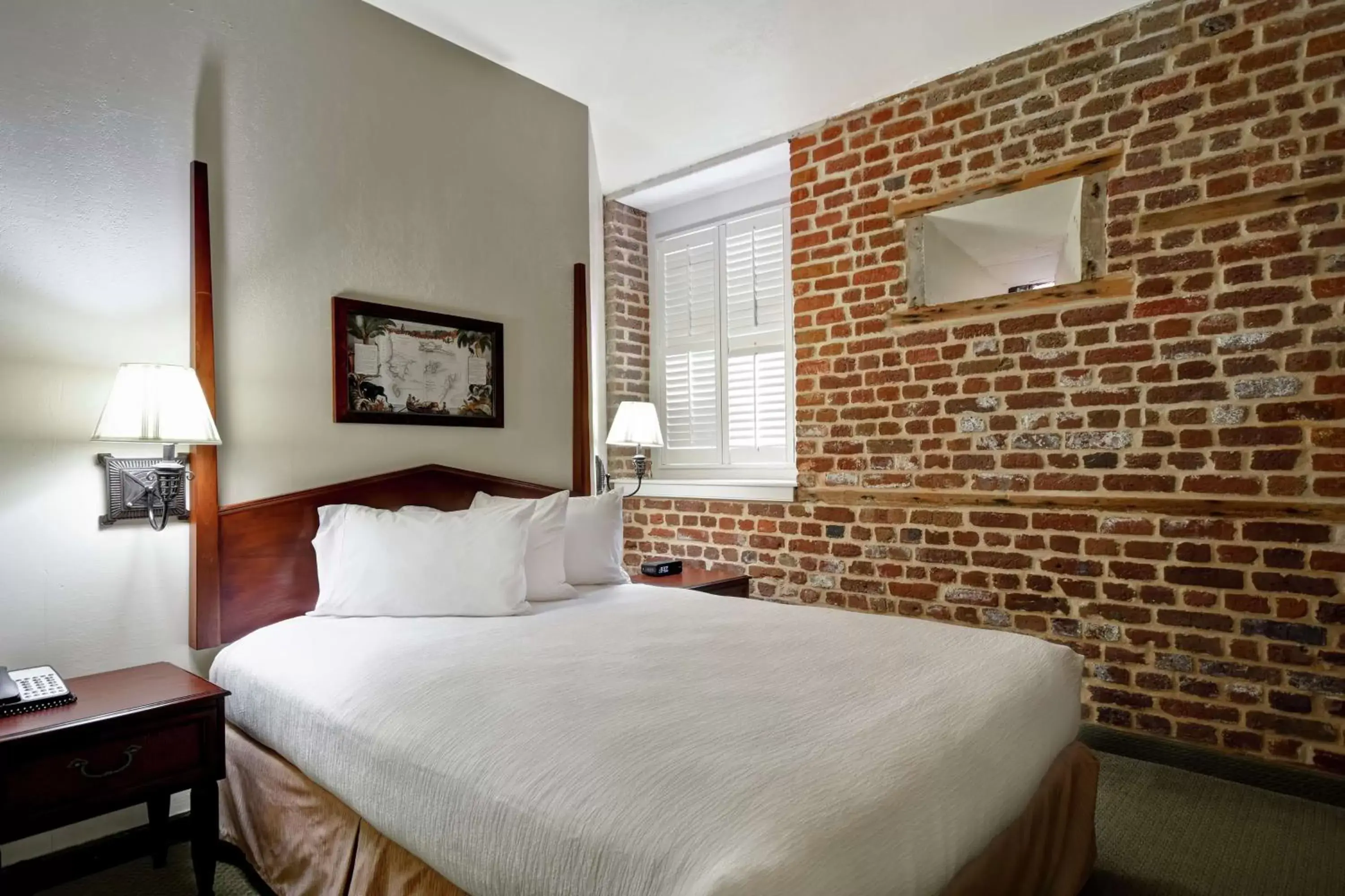 Bed in Embassy Suites Charleston - Historic District