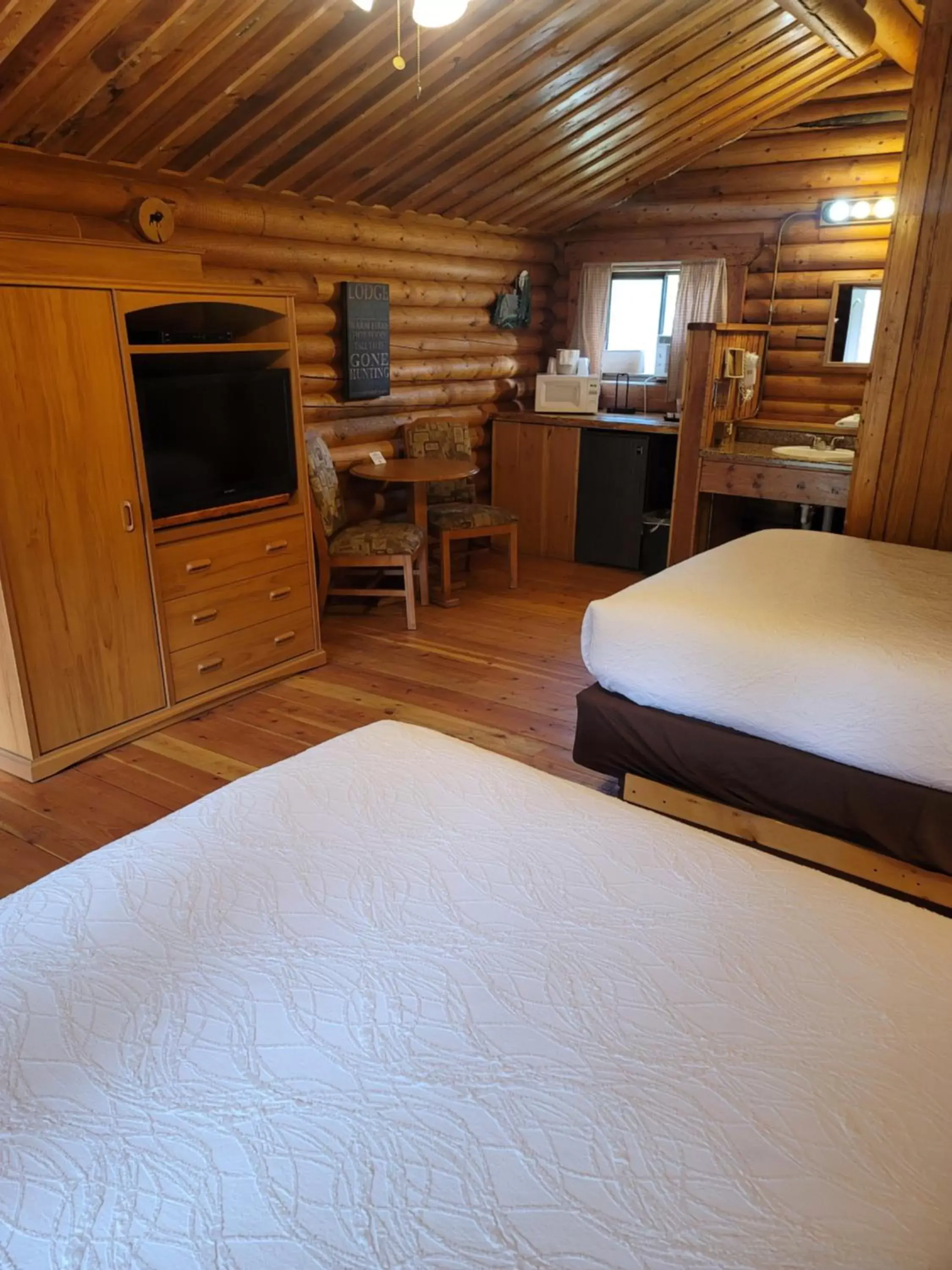 Bed in Riverfront Motel & Cabins