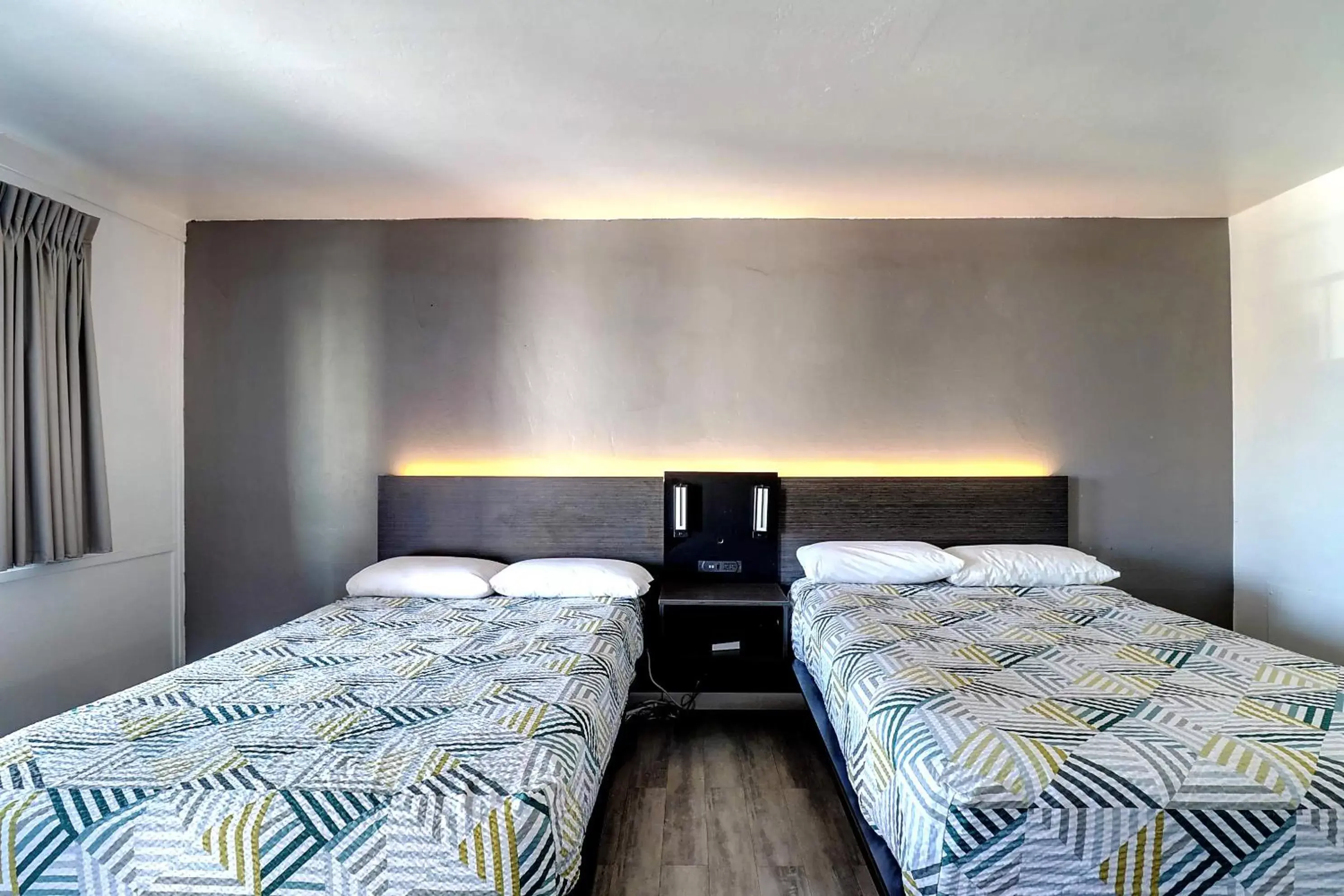 Bed in Motel 6 Tucson, AZ - East Williams Center