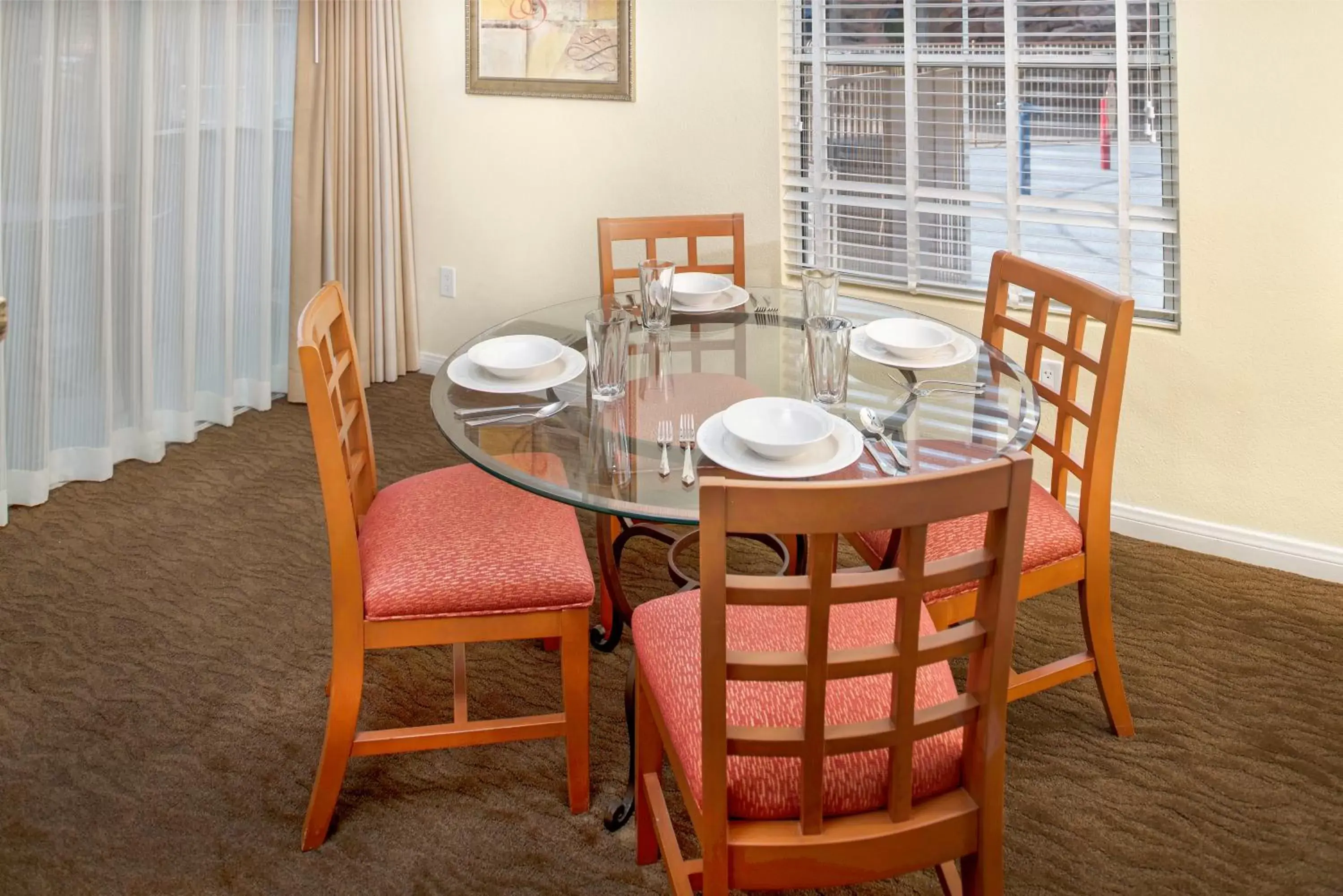 Dining Area in Hilton Vacation Club Desert Retreat Las Vegas