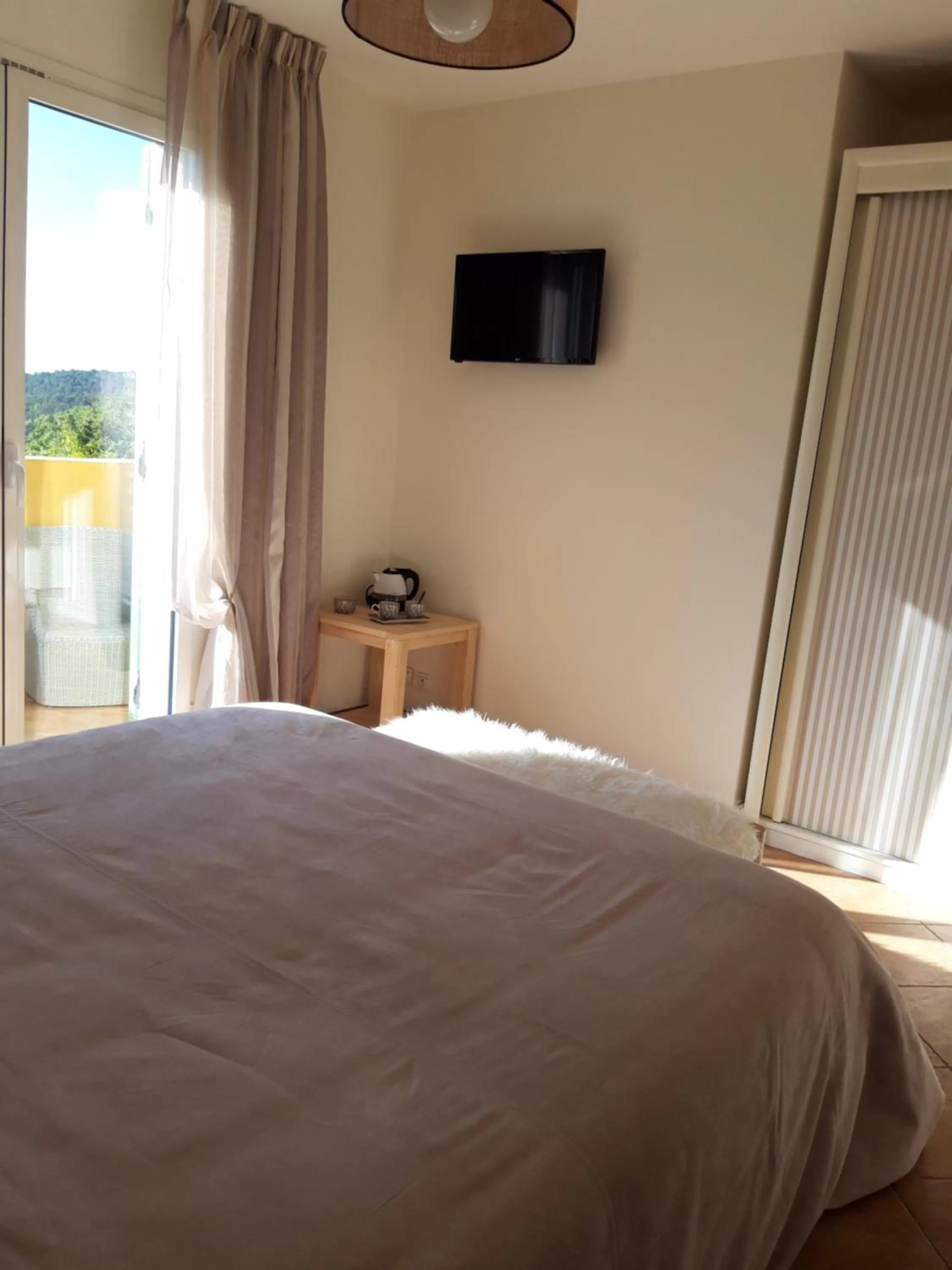 Bed in La Dolce Vita Opio