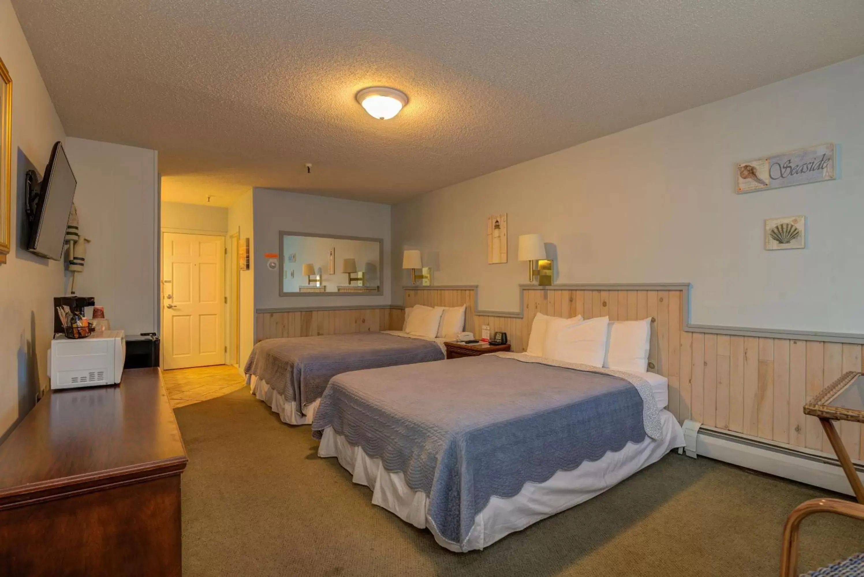 Bed in Vacationland Inn & Suites