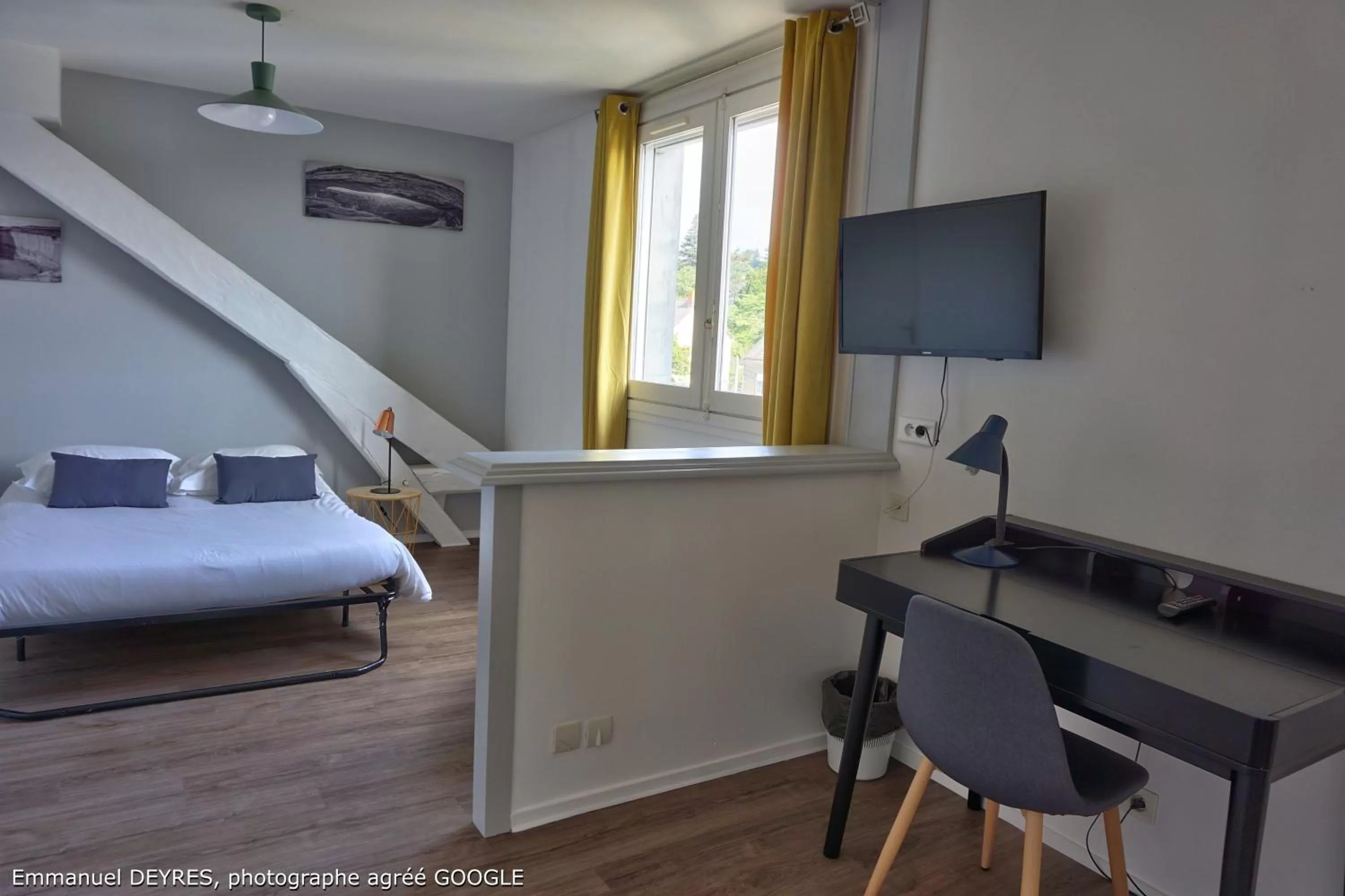 Bed in Hôtel de Bretagne - anciennement Queen Serenity Hotel