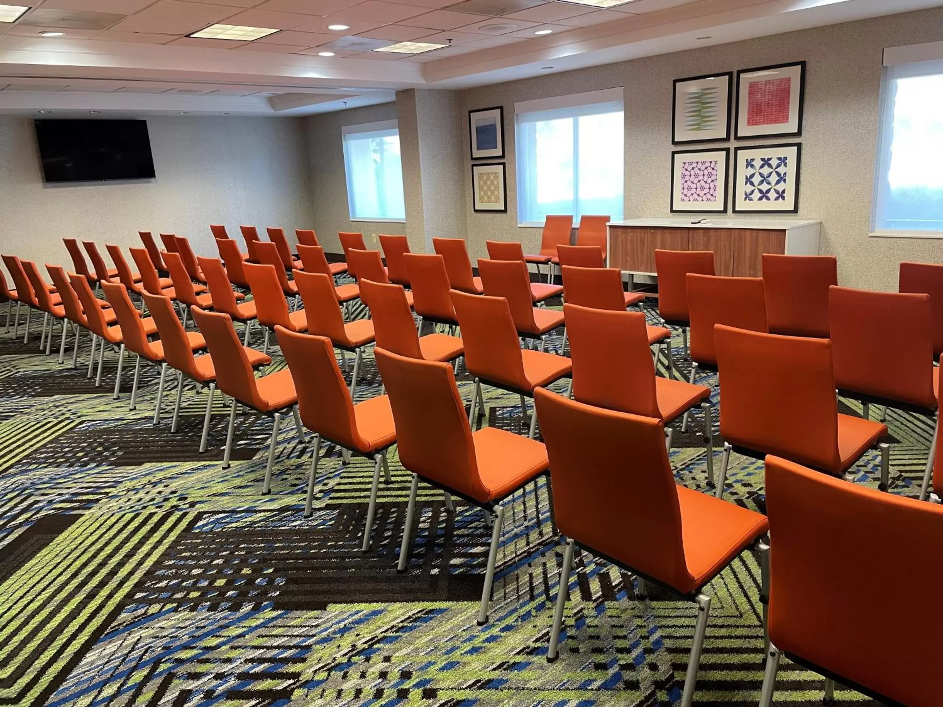 Meeting/conference room in Holiday Inn Express Hotel & Suites Bluffton at Hilton Head Area, an IHG Hotel