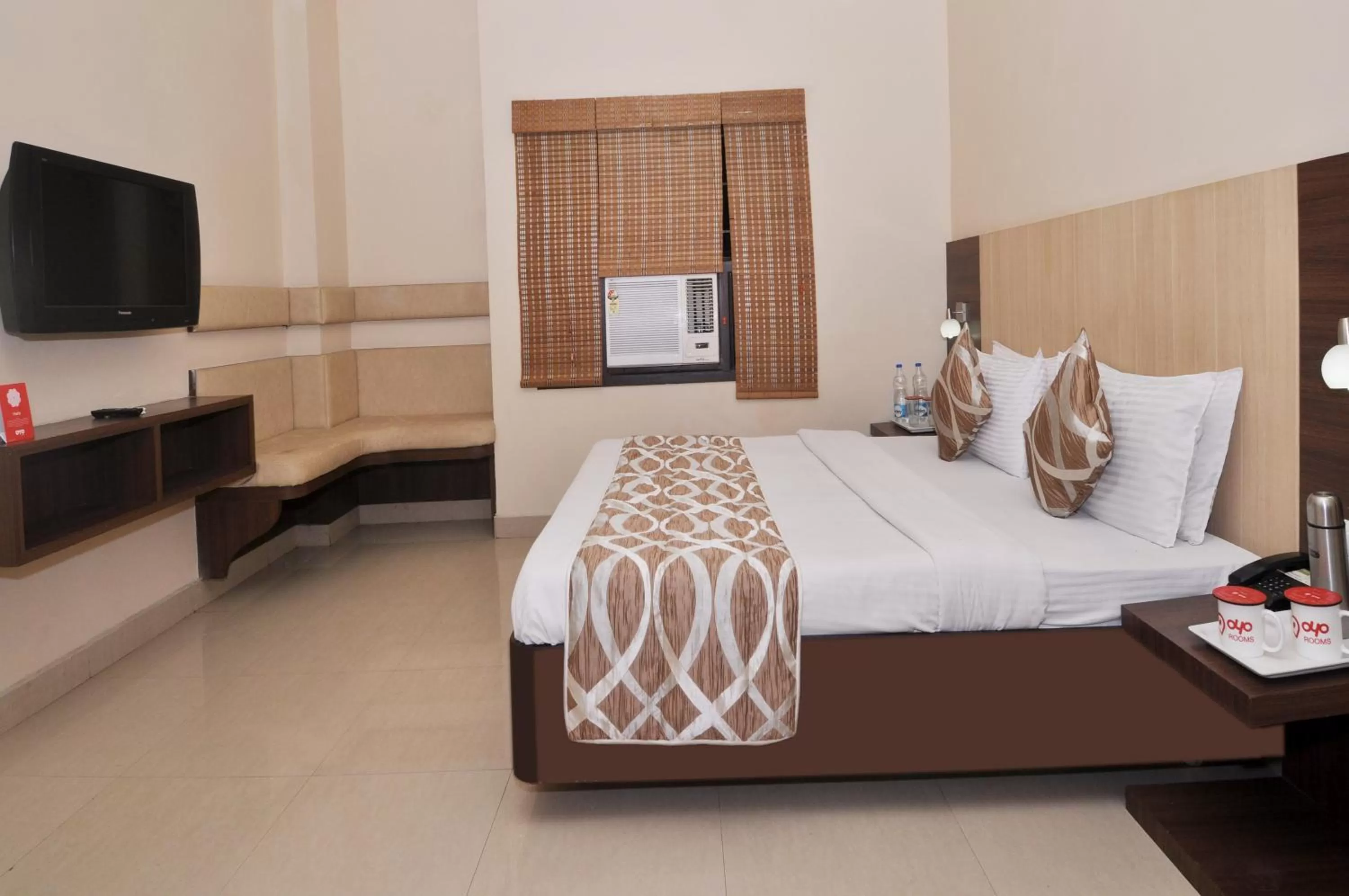 Bedroom, Bed in Sivamurugan Hotels
