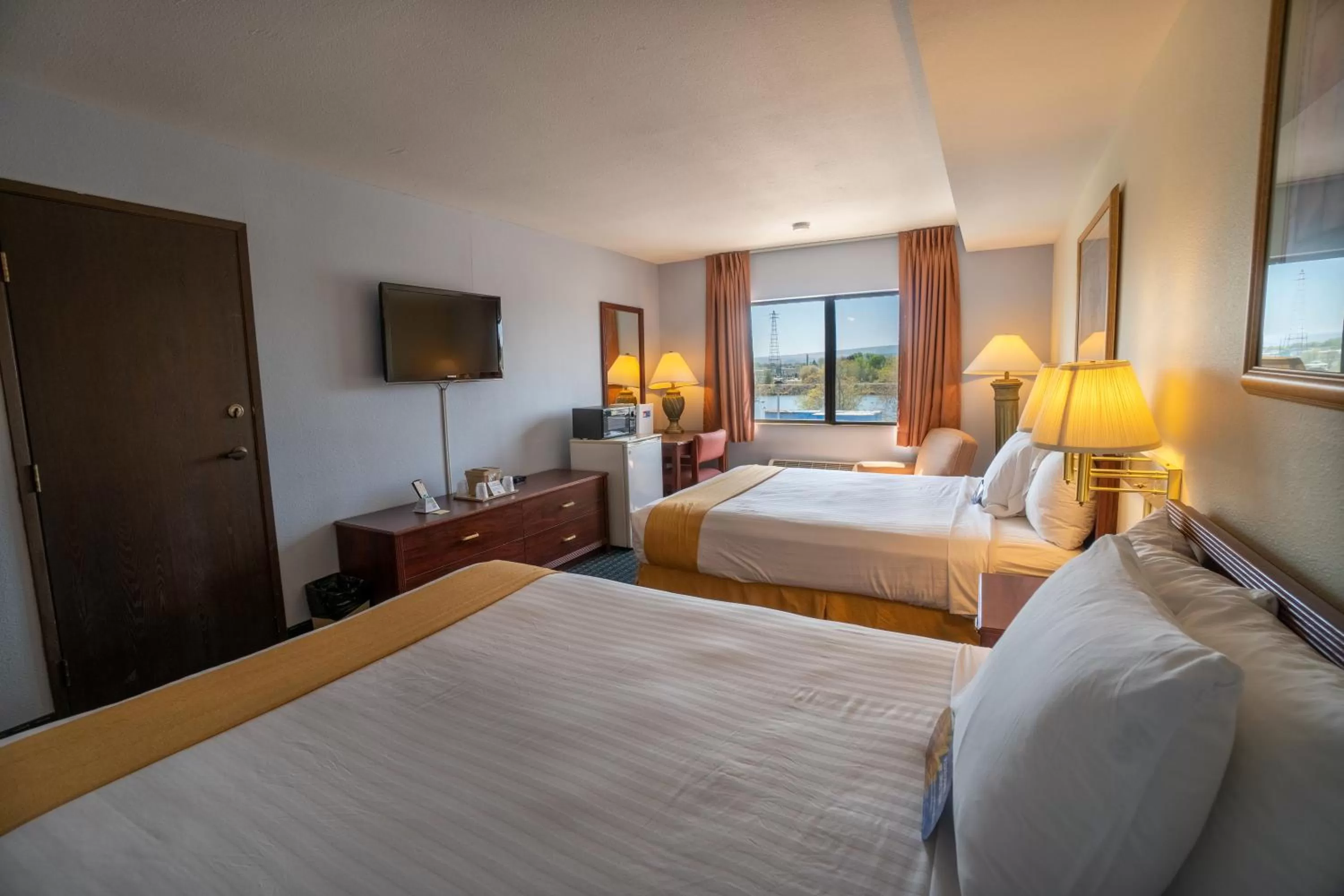 Bed in Clover Island Inn