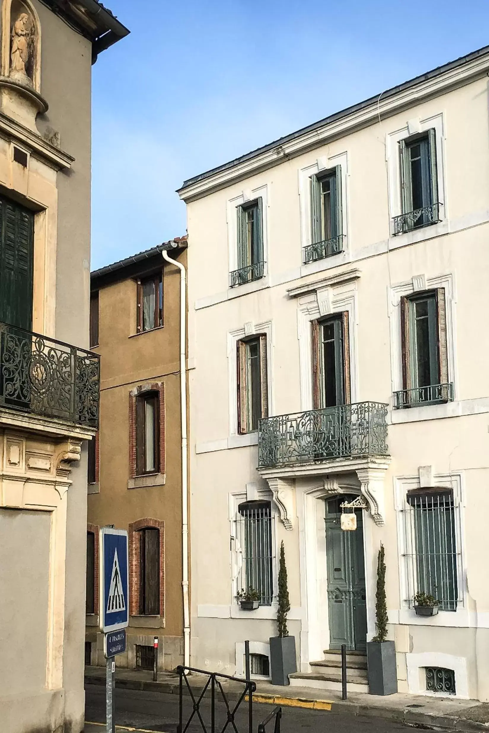 Property Building in Carcassonne Townhouse