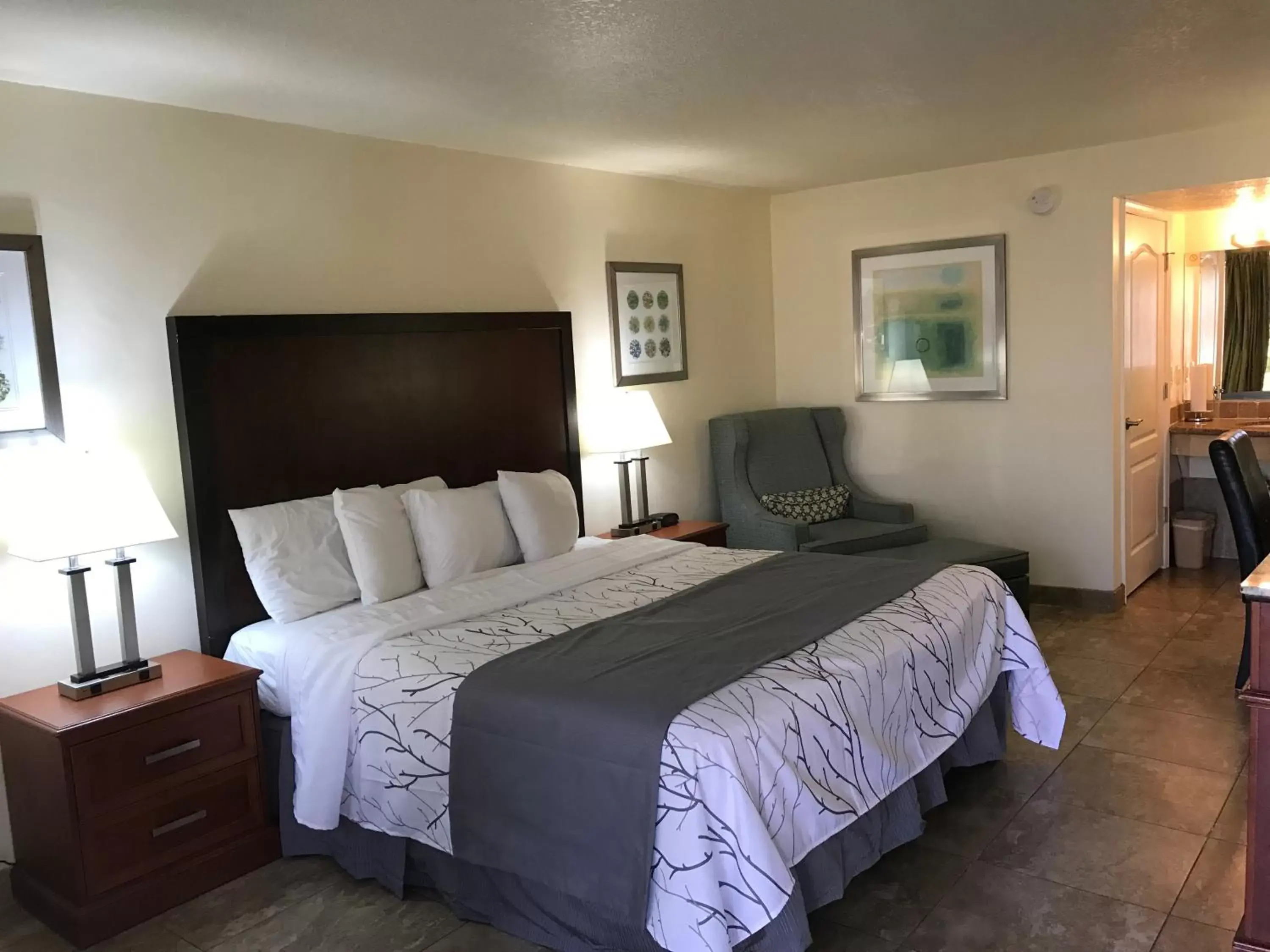 Photo of the whole room, Bed in At Home Inn - Fort Pierce