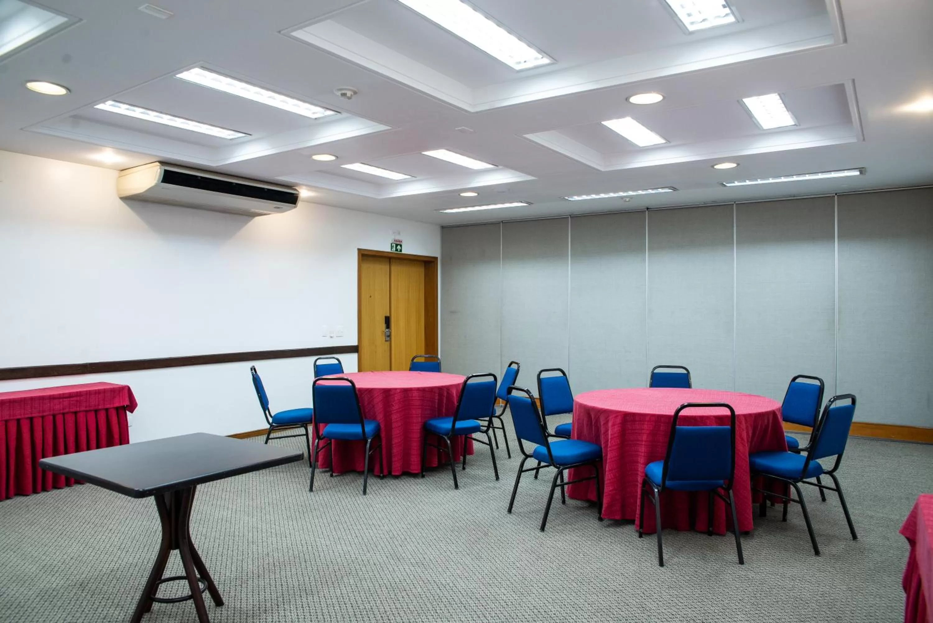 Business facilities in Hotel Campo Largo Express