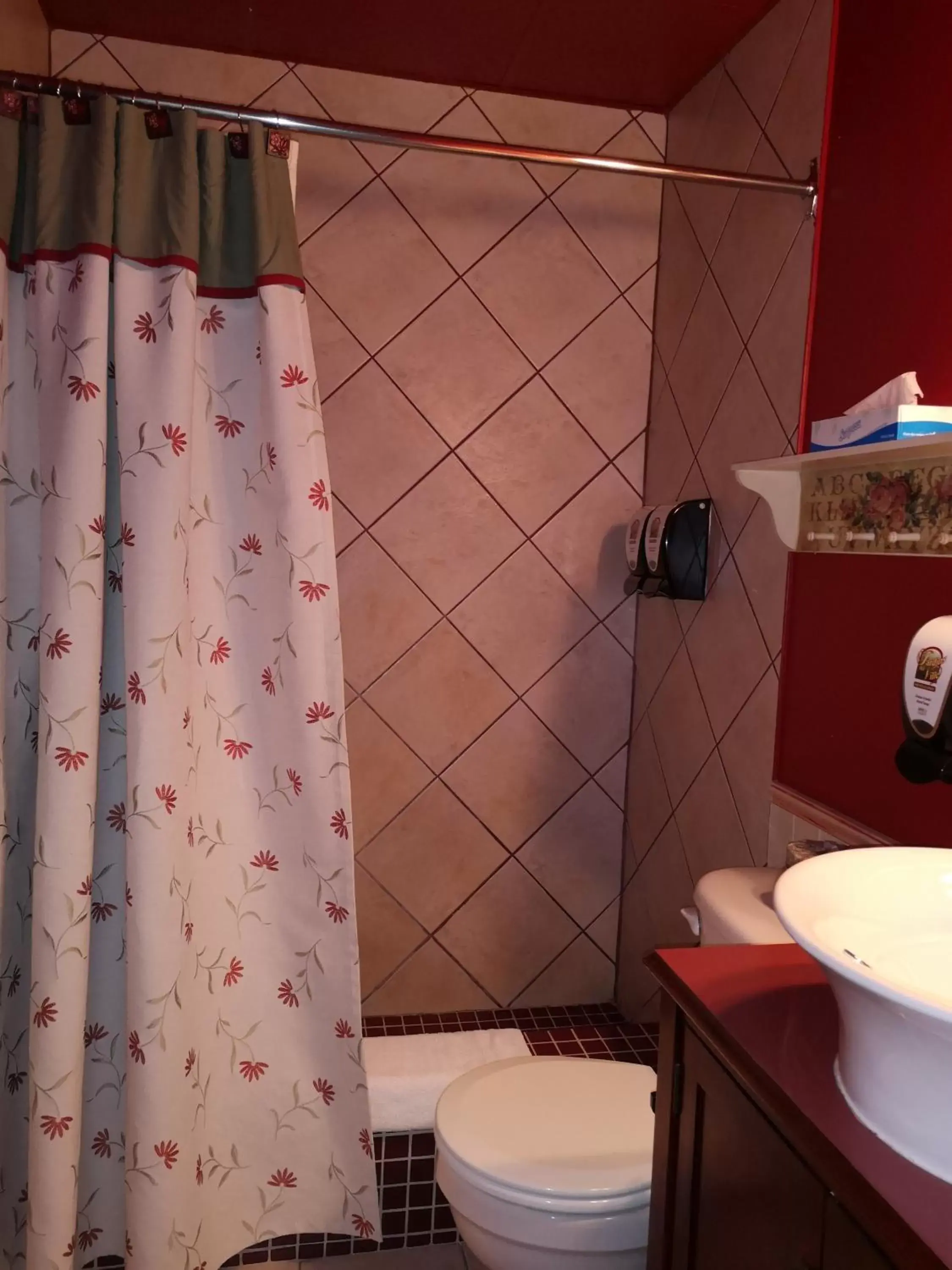 Toilet, Bathroom in Hotellerie Jardins de Ville