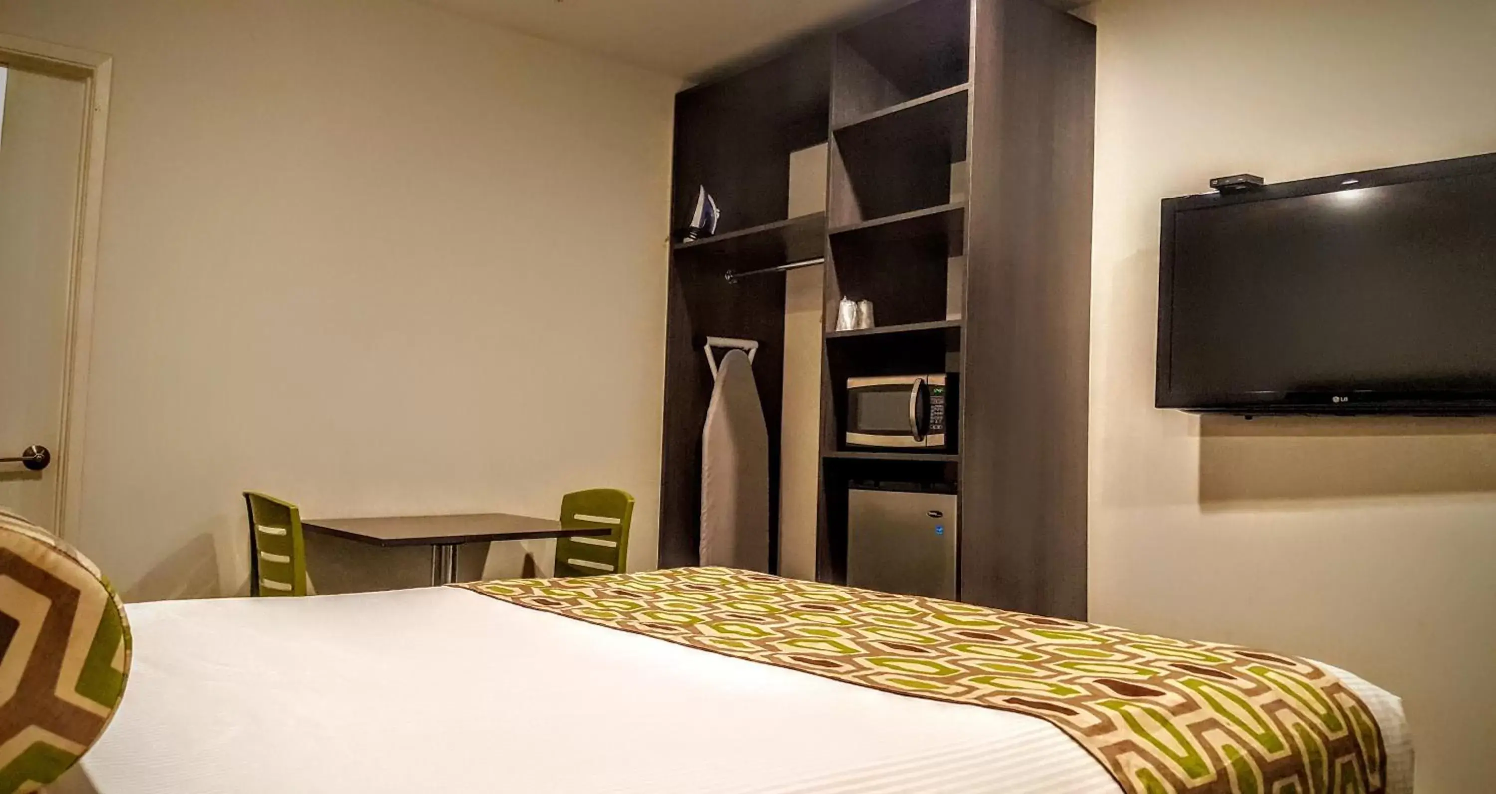 Area and facilities, Room Photo in Jewel City Inn