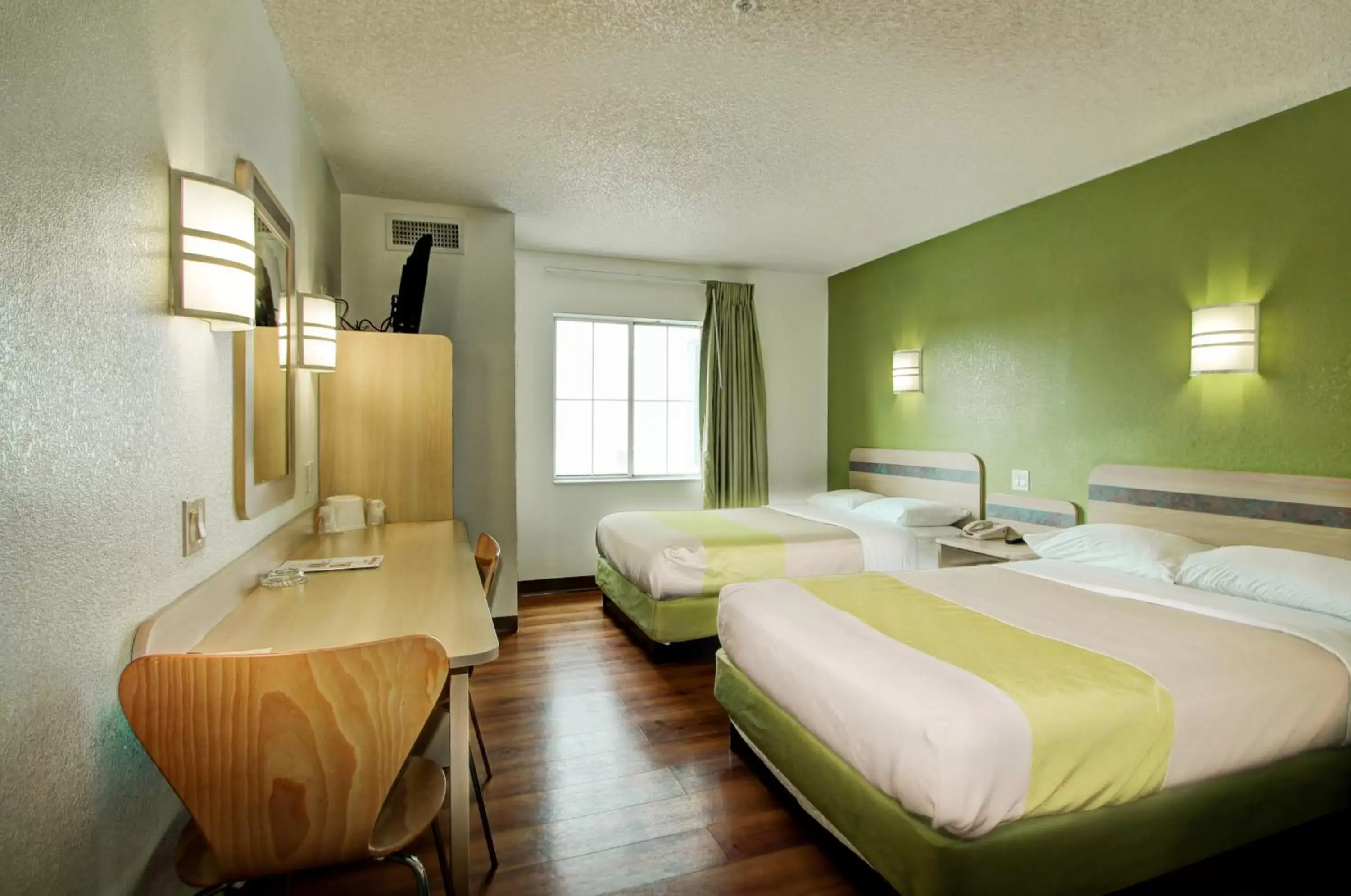 Bed in Motel 6-Aurora, CO - East Aurora