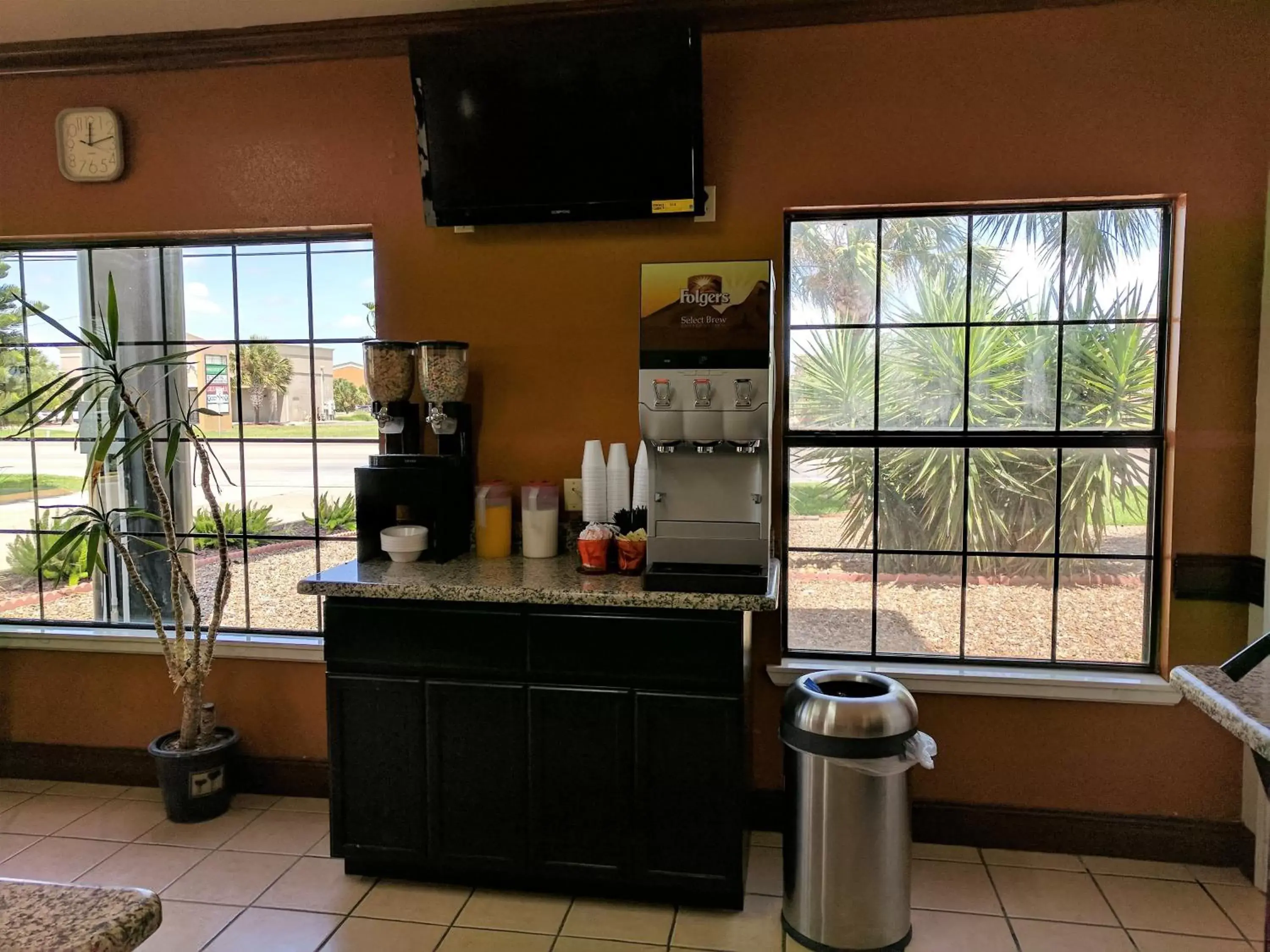 Continental breakfast, TV/Entertainment Center in Americas Best Value Inn - Brownsville