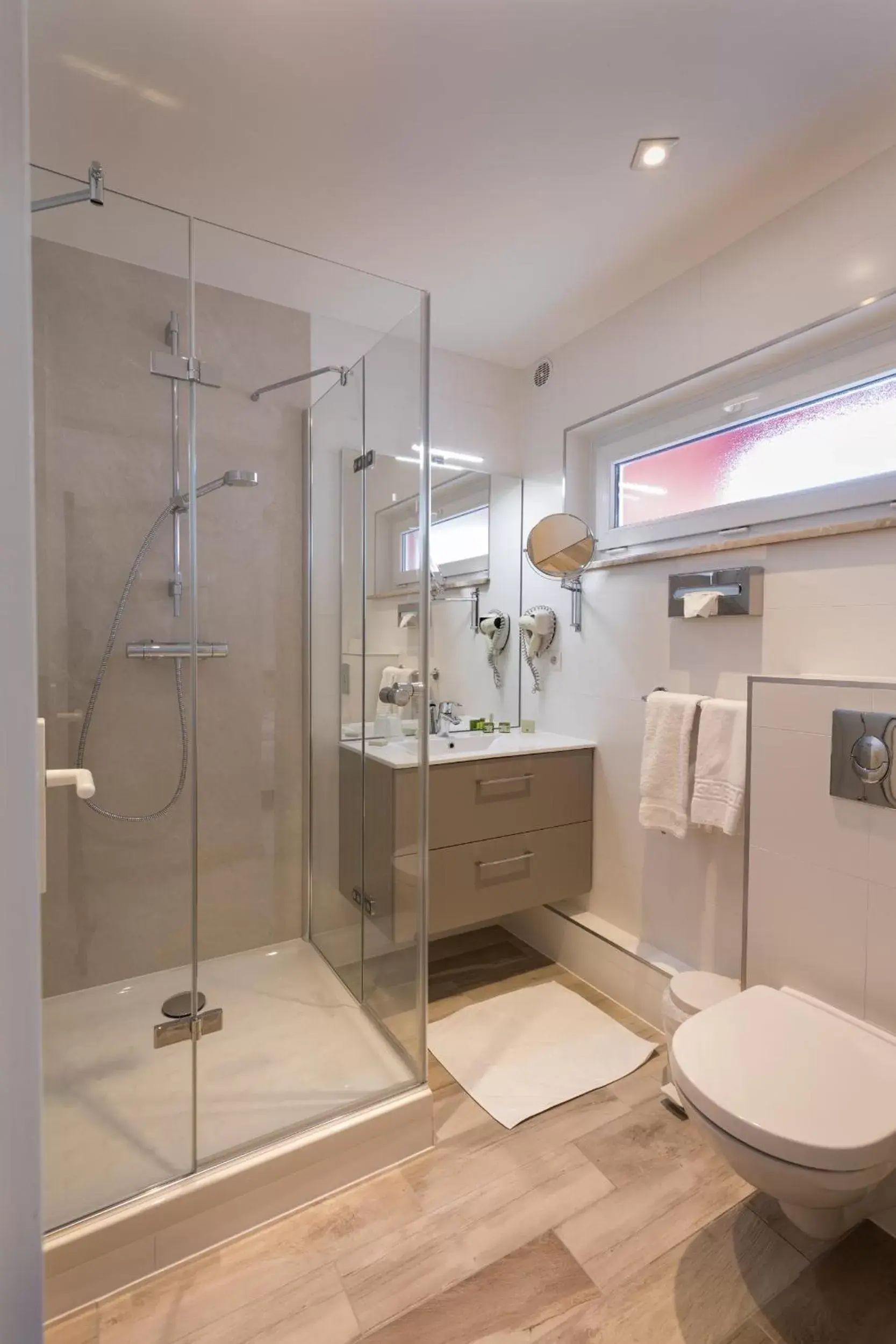 Shower, Bathroom in Logis Hostellerie Motel Au Bois Le Sire