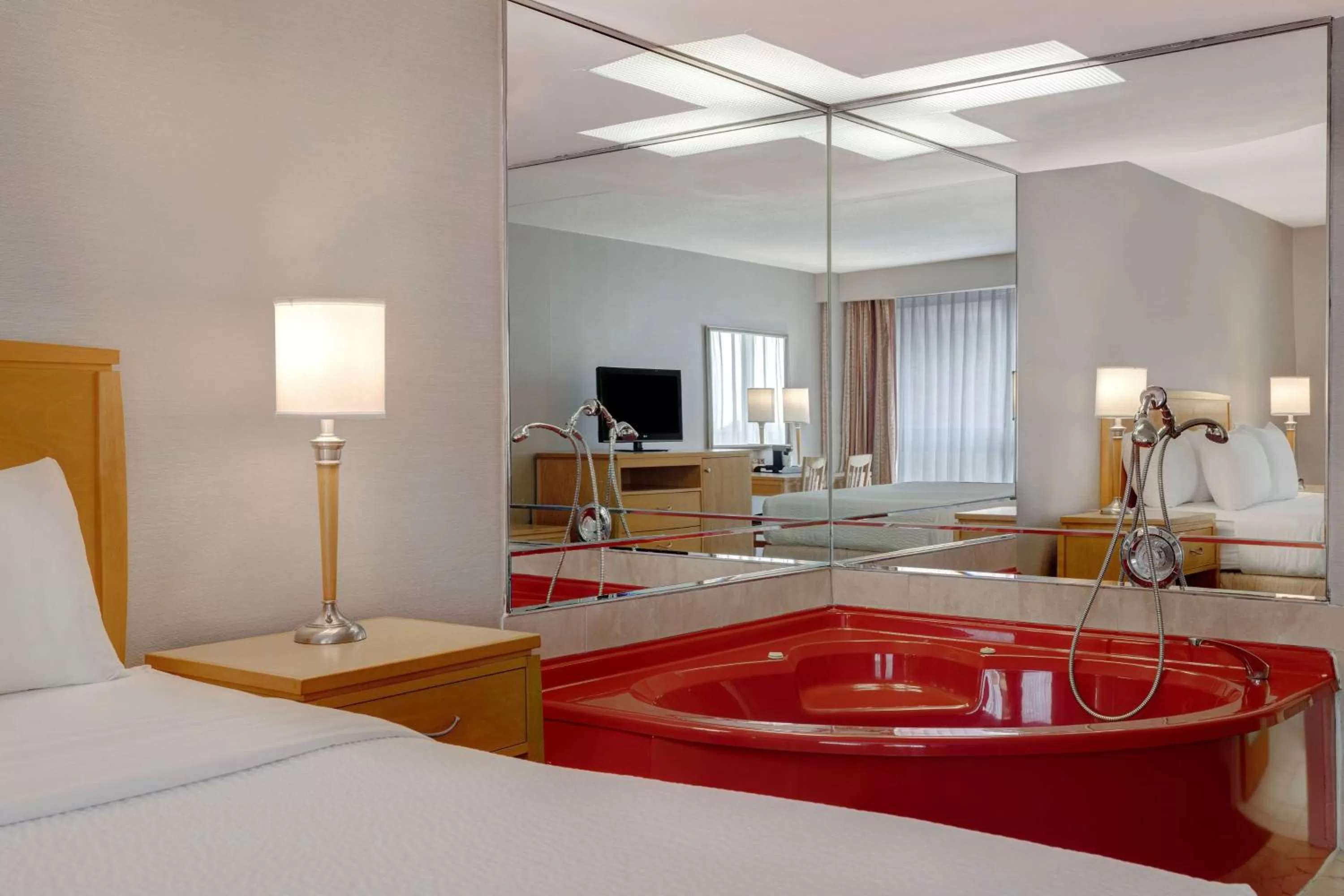 Bed in Days Inn by Wyndham Niagara Falls Near The Falls