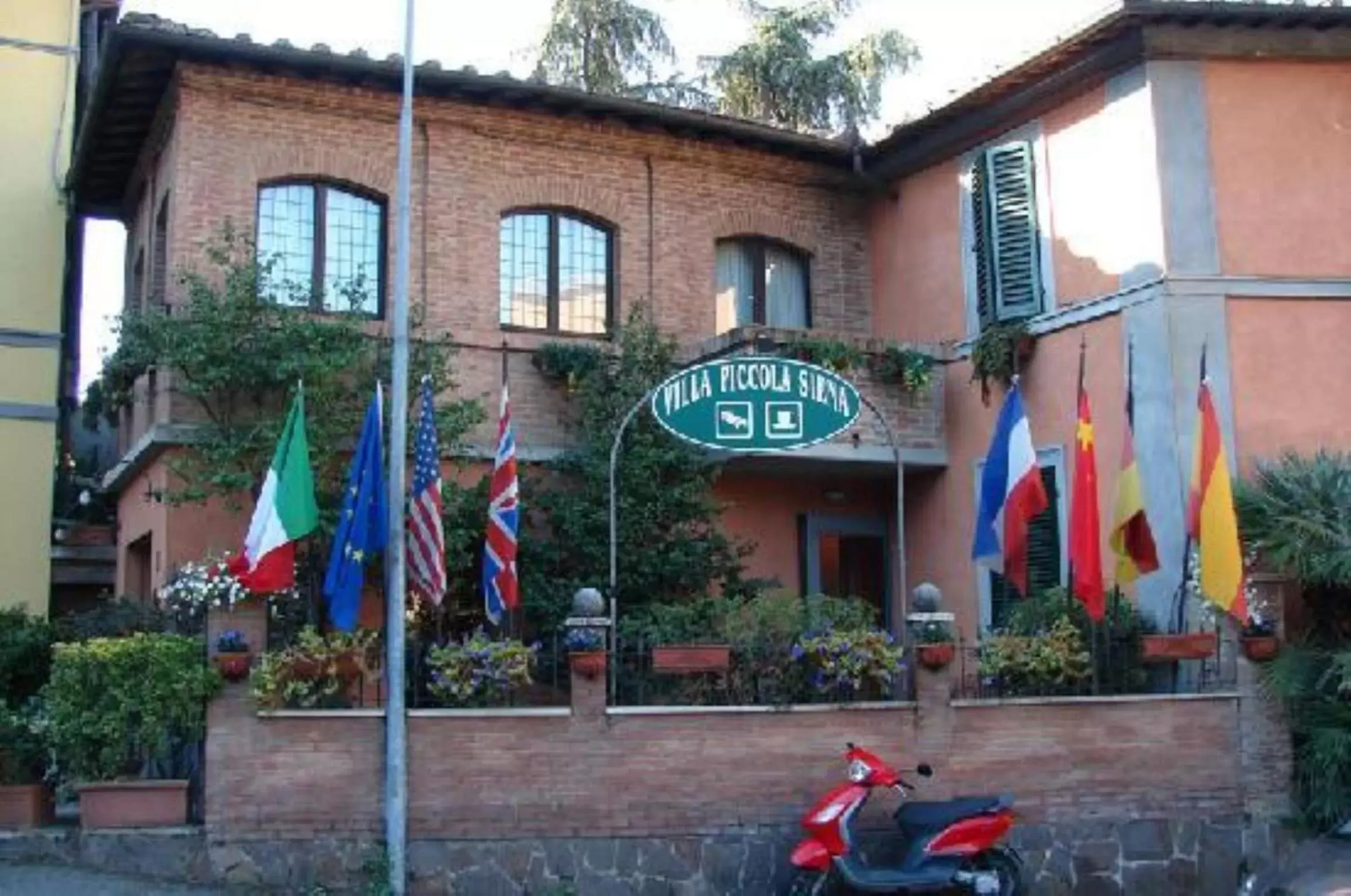 Facade/entrance, Property Building in Villa Piccola Siena