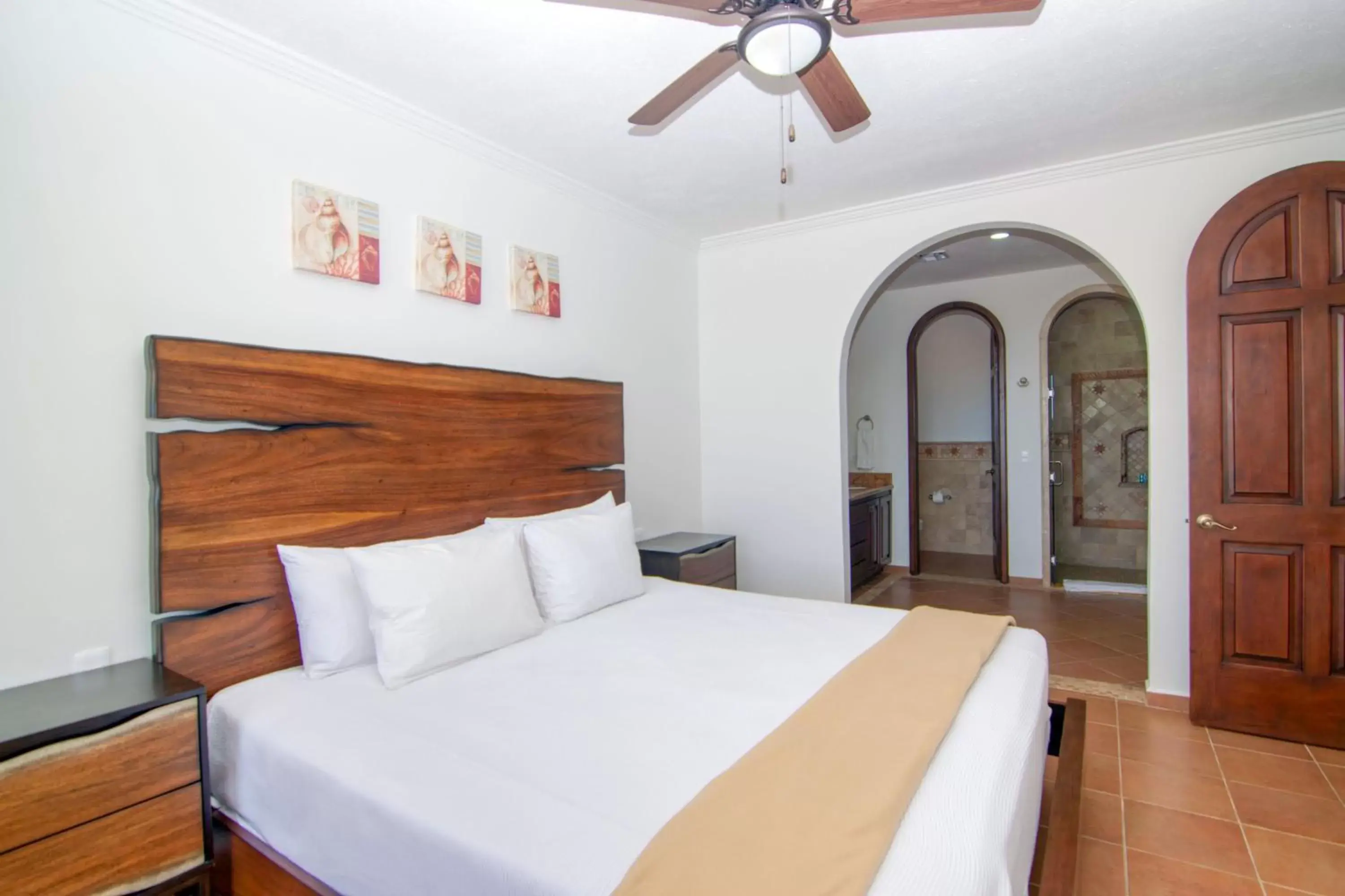 Bed in Casa Blanca Golf Villas