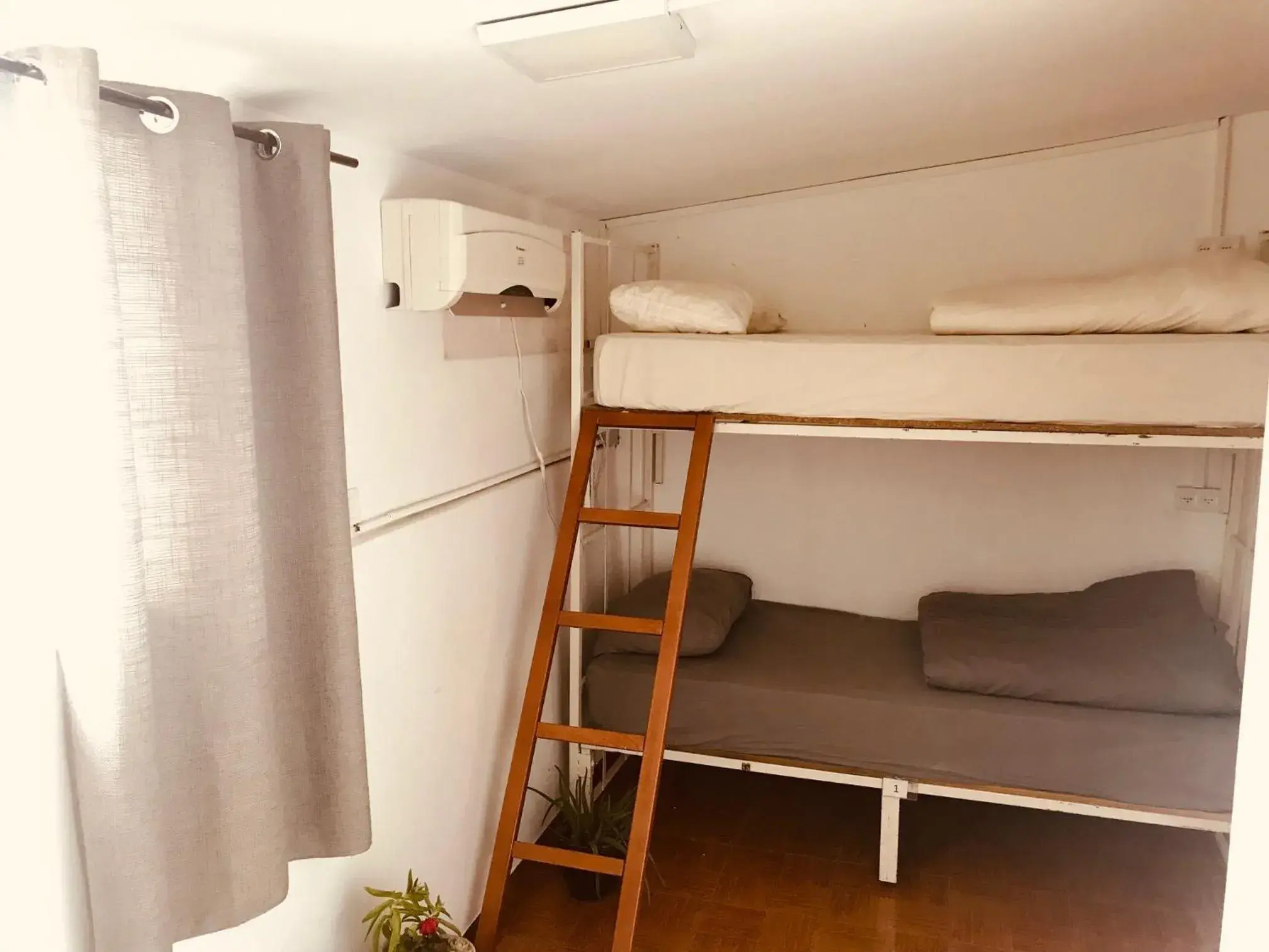 Bed, Bunk Bed in Al Yakhour Hostel