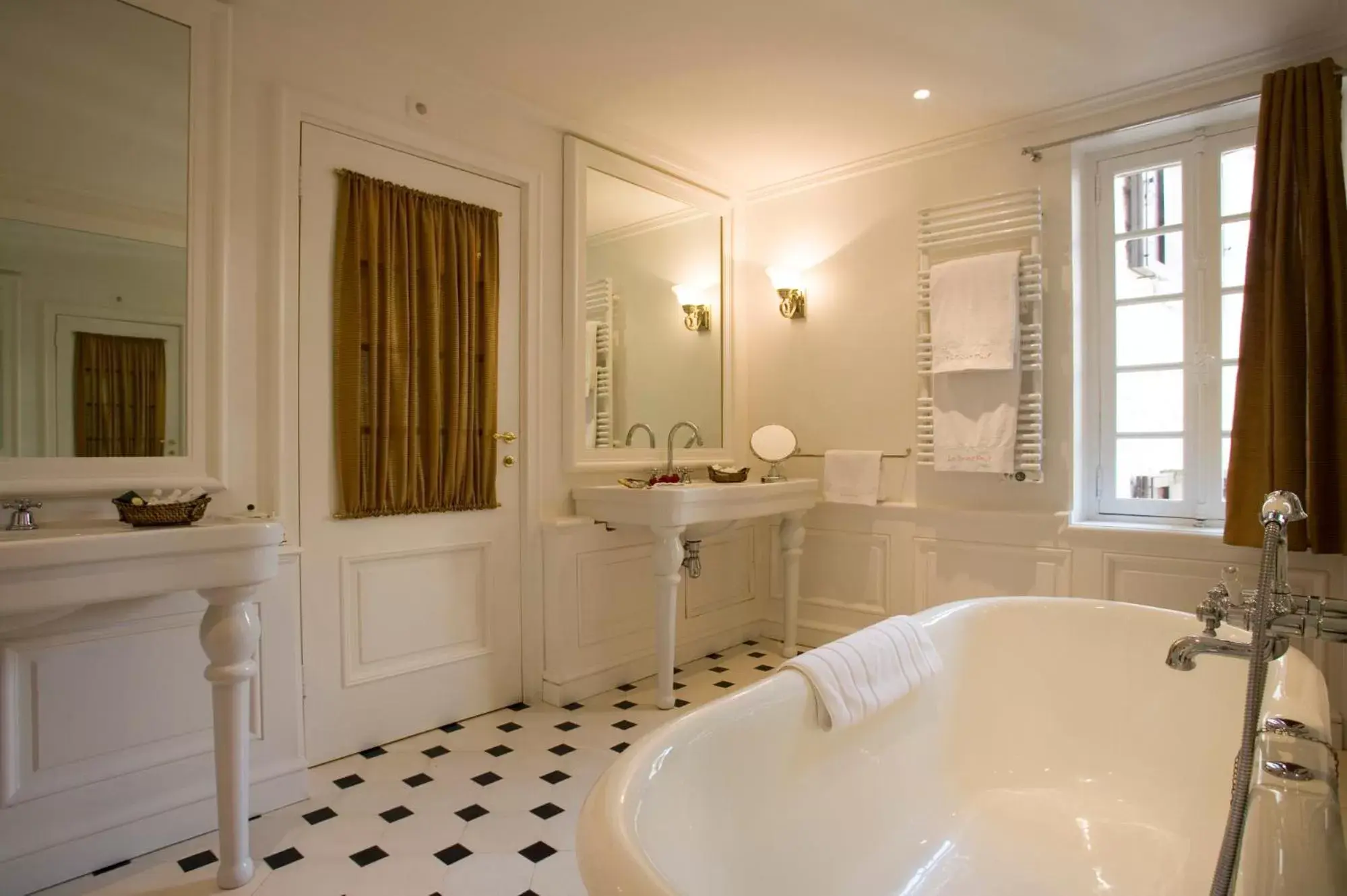 Bathroom in Hotel Le Saint Paul