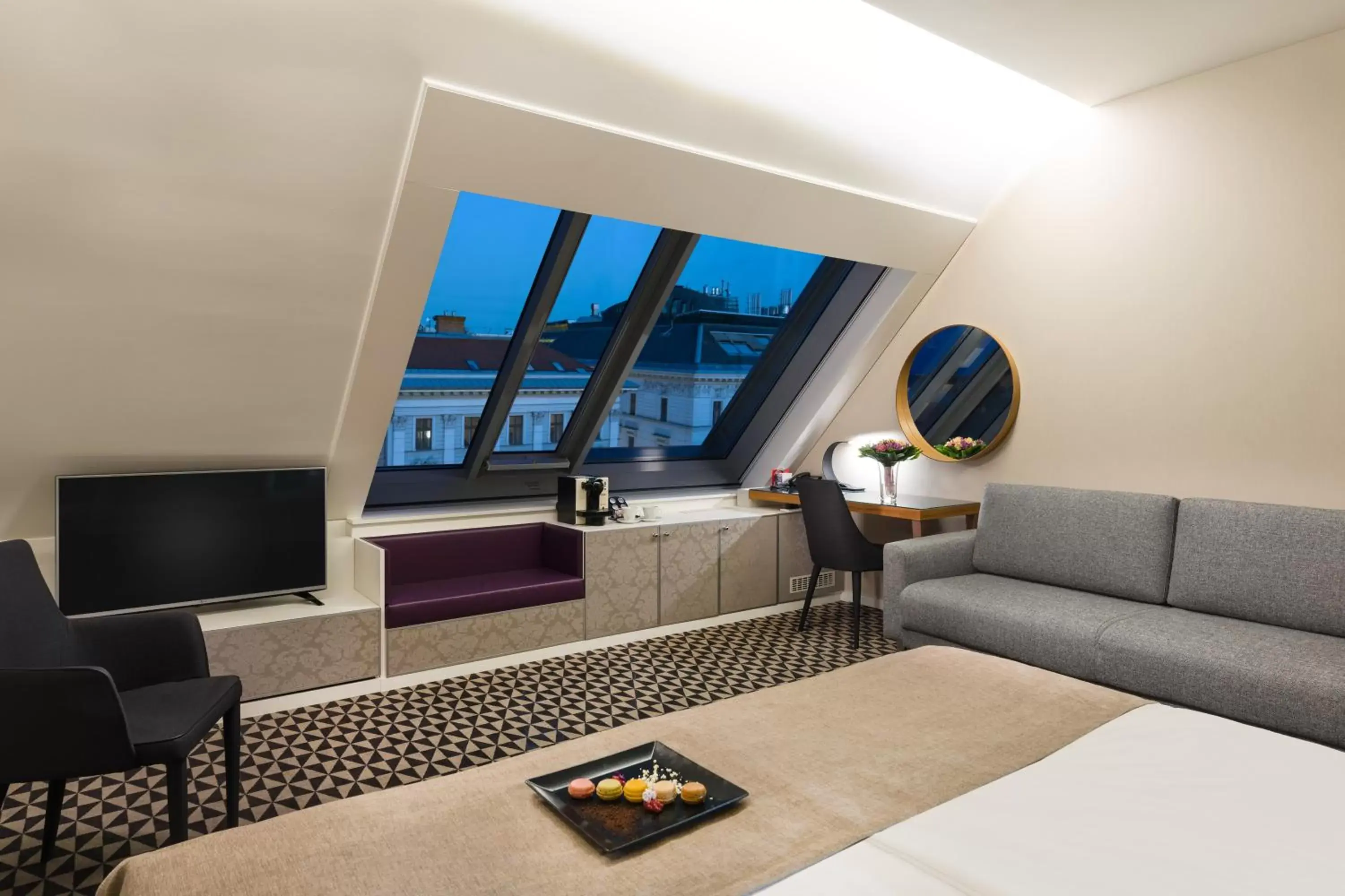 Bathroom, Seating Area in Hotel Moments Budapest