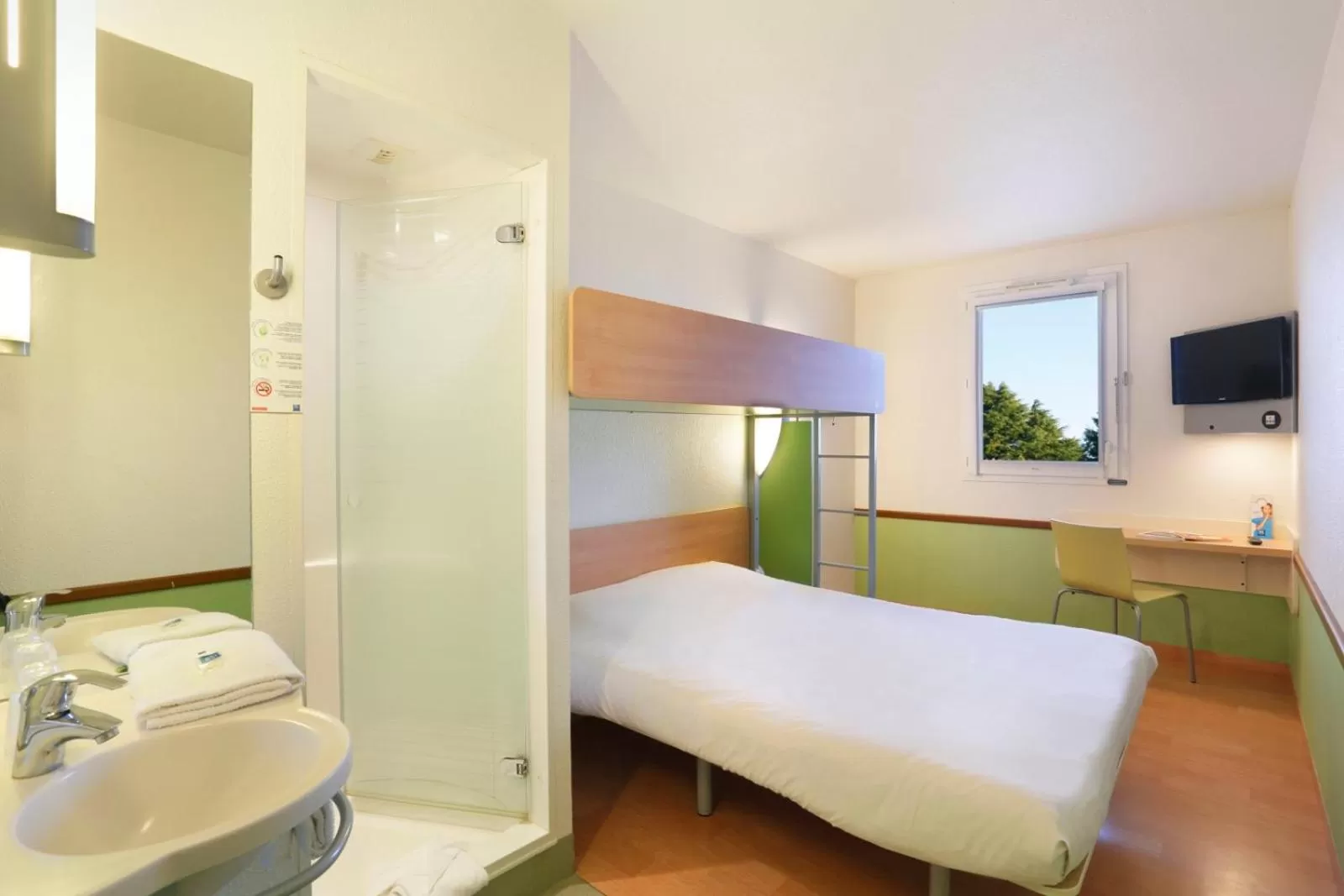 Bedroom, Bed in Hotel Ibis Budget Cosne Sur Loire